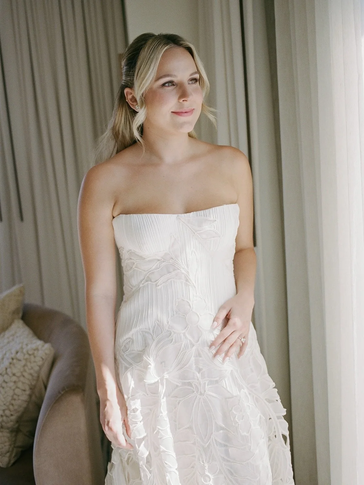 The morning light on wedding day - Denver 2025

#denverweddingphotographer #denverwedding #coloradowedding #coloradoweddingphotographer #weddingphotos