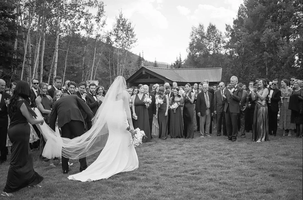 One big group shot - Vail, Colorado 2025

#vailwedding #vailweddingphotographer #coloradoweddingphotographer #coloradowedding #weddingday