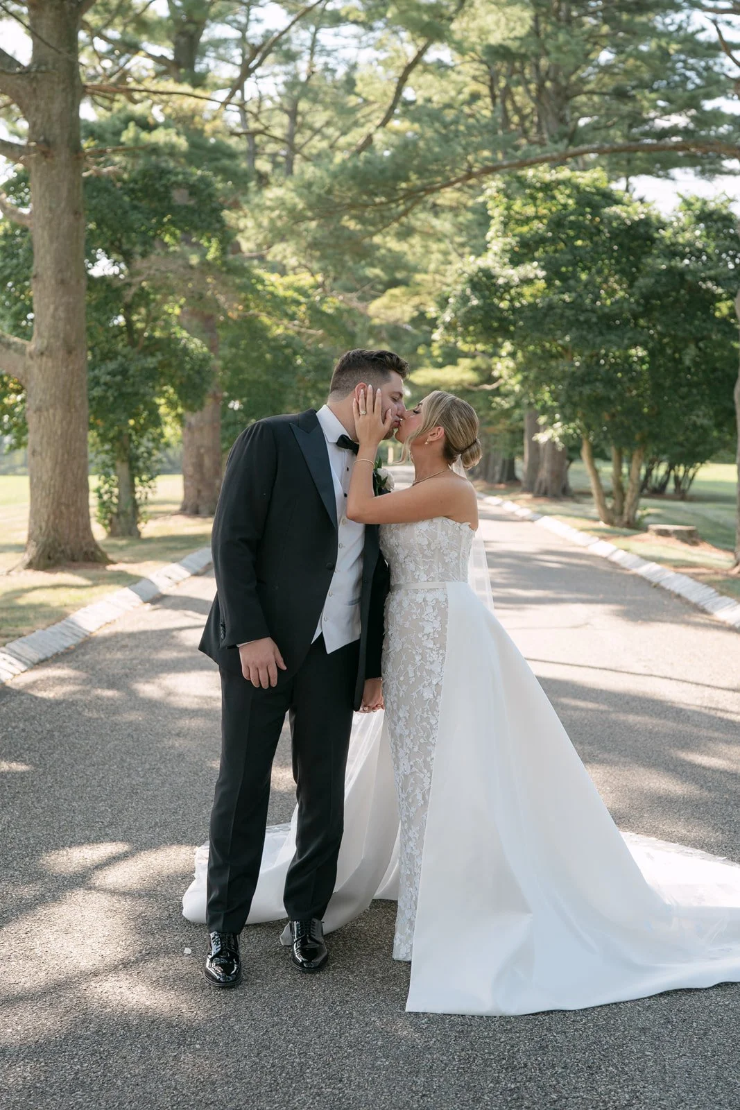 LaurenNick_TheAshfordEstateNewJersey_MadisonKatlinPhotography-5-12_websize (1).jpg