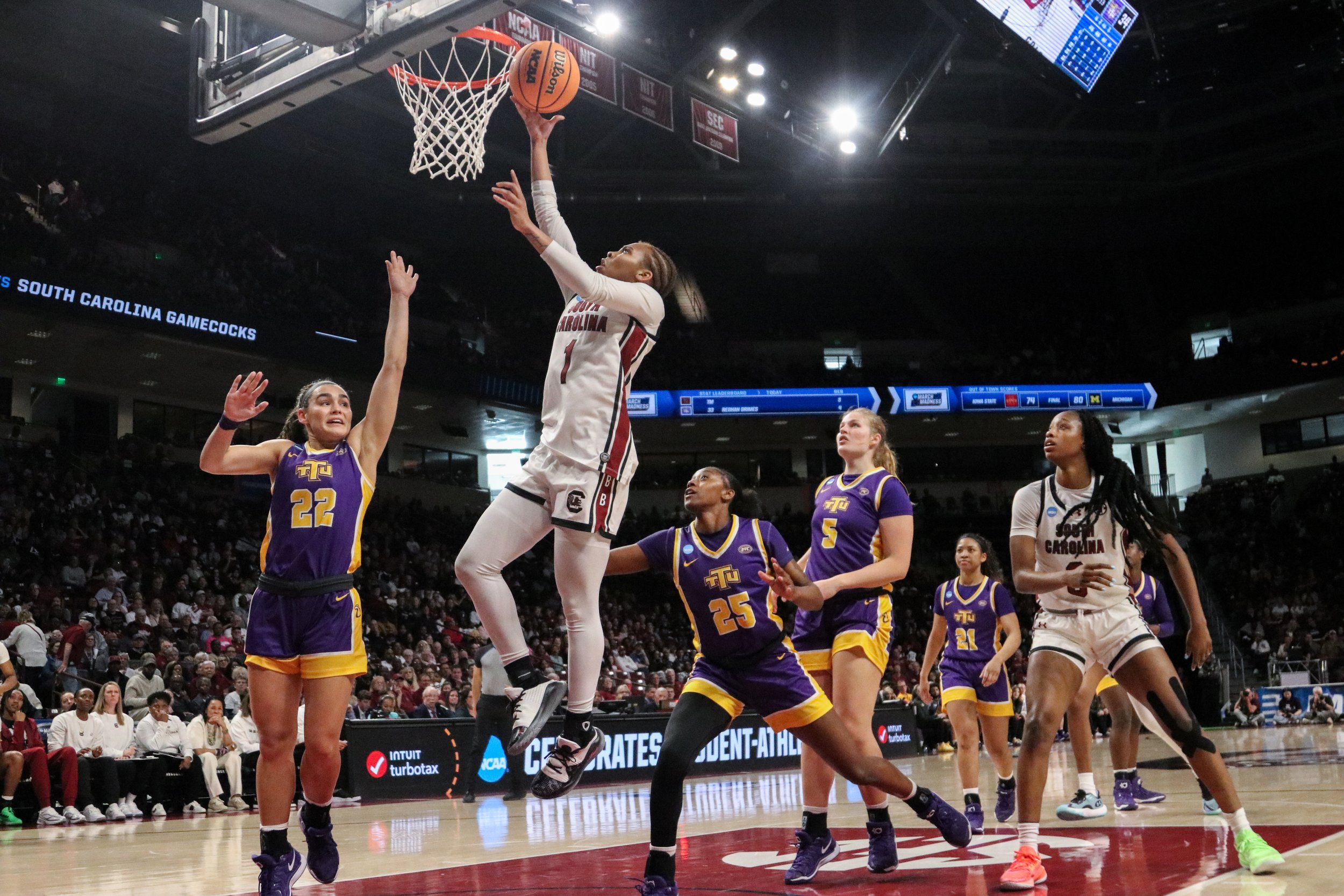 WBB_EmilySlamon_013.jpg