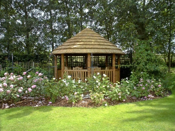 Chiltern Garden Buildings Hambleden with thatch roof.jpg