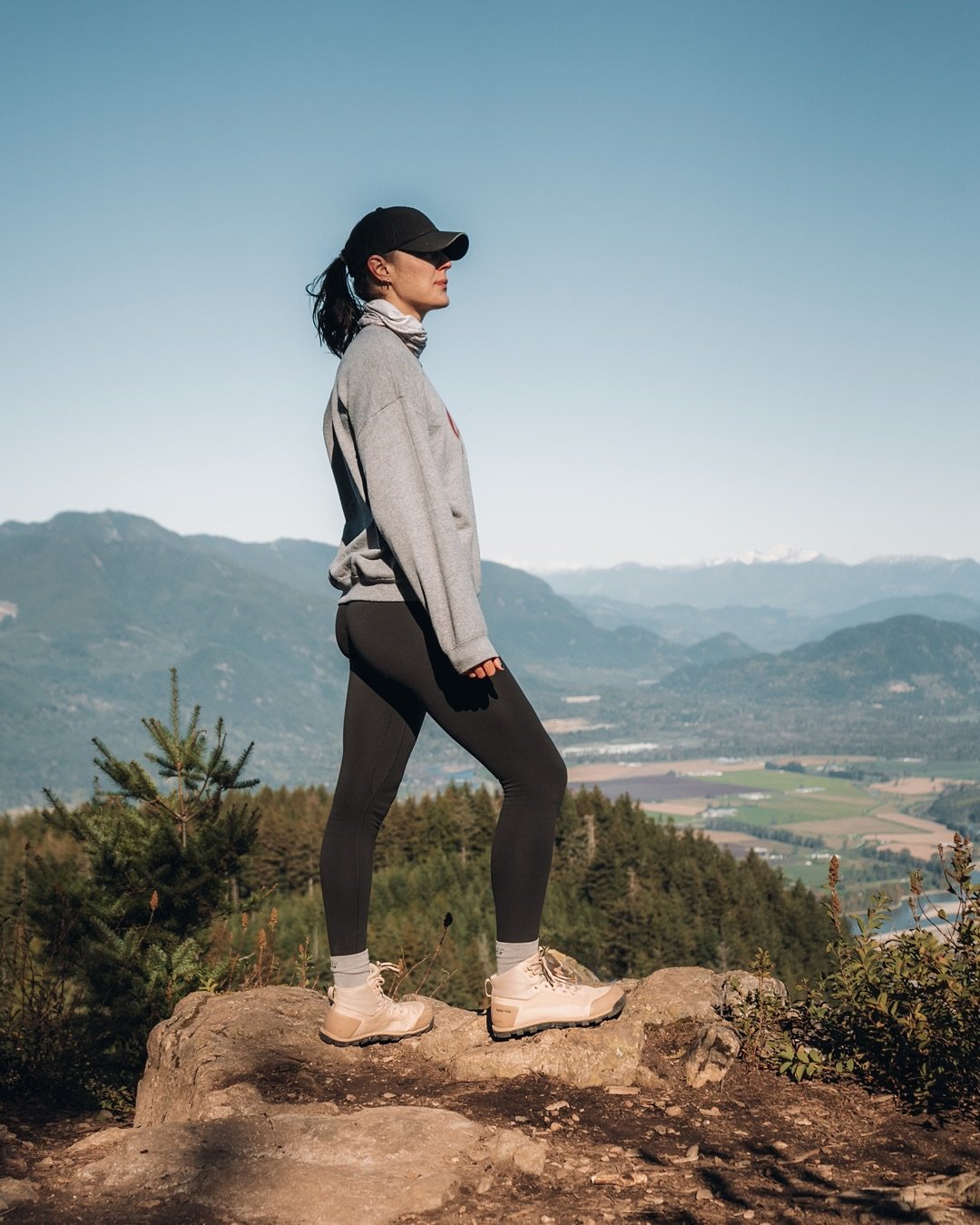 A wee hike in beautiful British Columbia. 
🍂🇨🇦🤍🦅⛰️