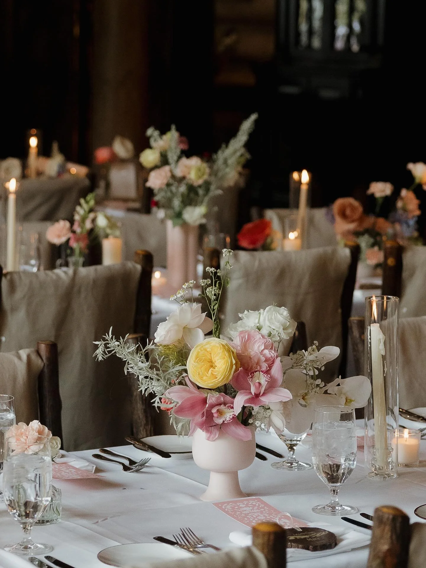 Chandler &amp; Carter tied the knot at Beano&rsquo;s Cabin under sunny August skies 🌞🏔️
Colorful, enchanting blooms in pinks, lemon, and peaches. Here&rsquo;s to the sweetest start to forever C+C 🫶🏻🥂💫

Special thanks to my girls for making flow