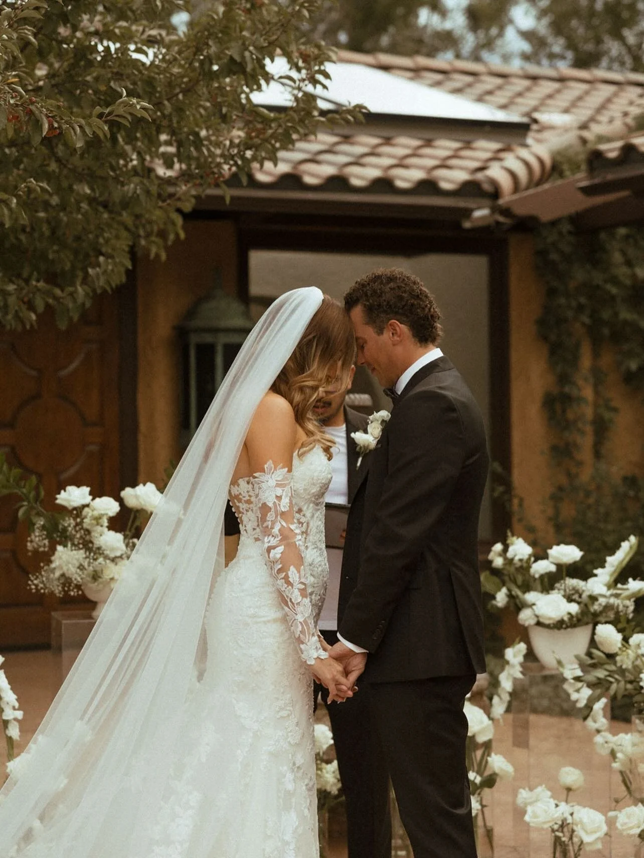Happy 1 year anniversary Shayla &amp; Michael! 
.
.
.
.
#villaparkerwedding #denverflorist #weddingflorist #denverwedding #weddingflowers #cascadingbouquet
