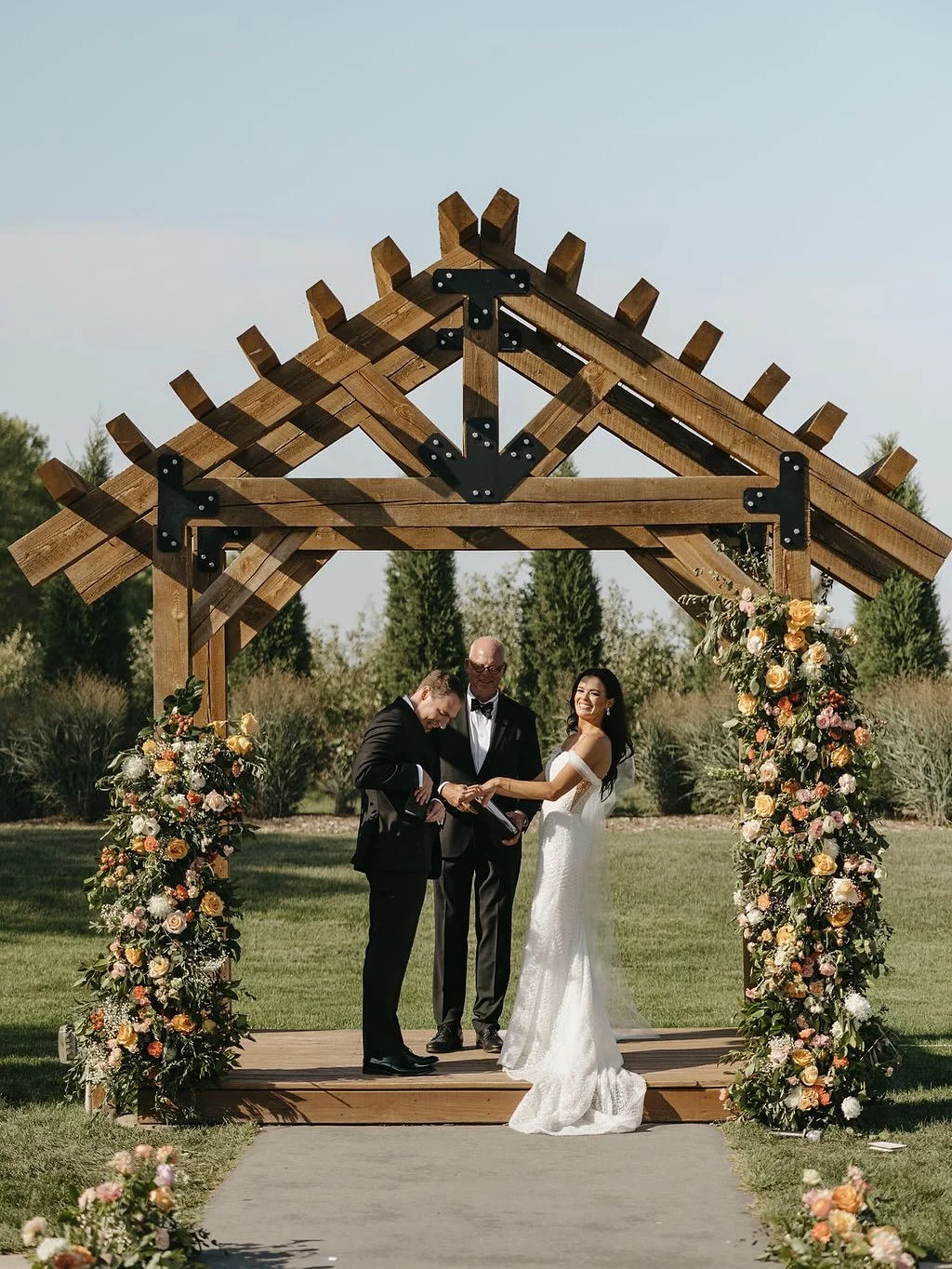 A very happy anni to Tess &amp; Sam! I can&rsquo;t believe it&rsquo;s already been 2 years! So excited for your next chapter 🍼🫶🏻💕
.
.
.
#weddingflowers #denverflorist #summerwedding #bridesmaids