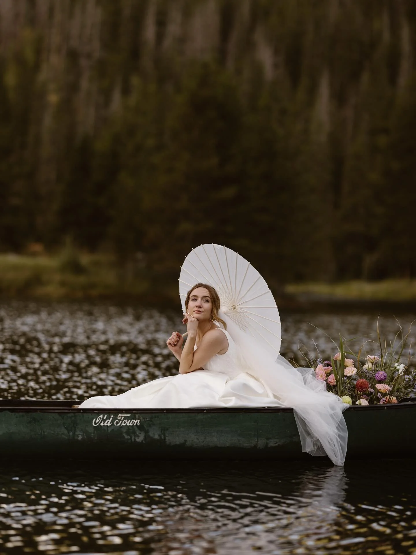 Colorado makes the best backdrop 💕

Photography: @cassiepetersonphoto 
Models: @blu.room 
Florals: @brooksfloral 
Dress: @aw.bridal
Host: @jordanvaughanphotography 

#coloradoelopement #coloradowedding #denverflorist #mountainwedding #weddingflorist