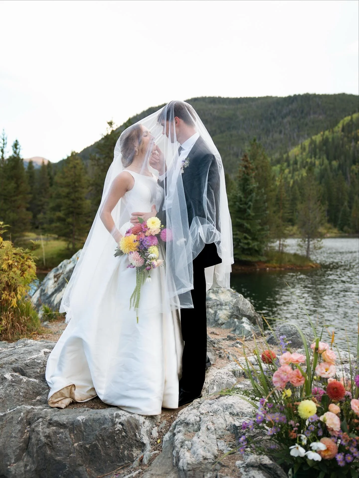 Falling for this moment 🍂

Photography: @jordanvaughanphotography 
Models: @blu.room 
Floral Design: @brooksfloral 
Dress: @aw.bridal 

#denverweddingflorist #coloradoelopement #coloradobride #rockymountainbride #weddingflowers