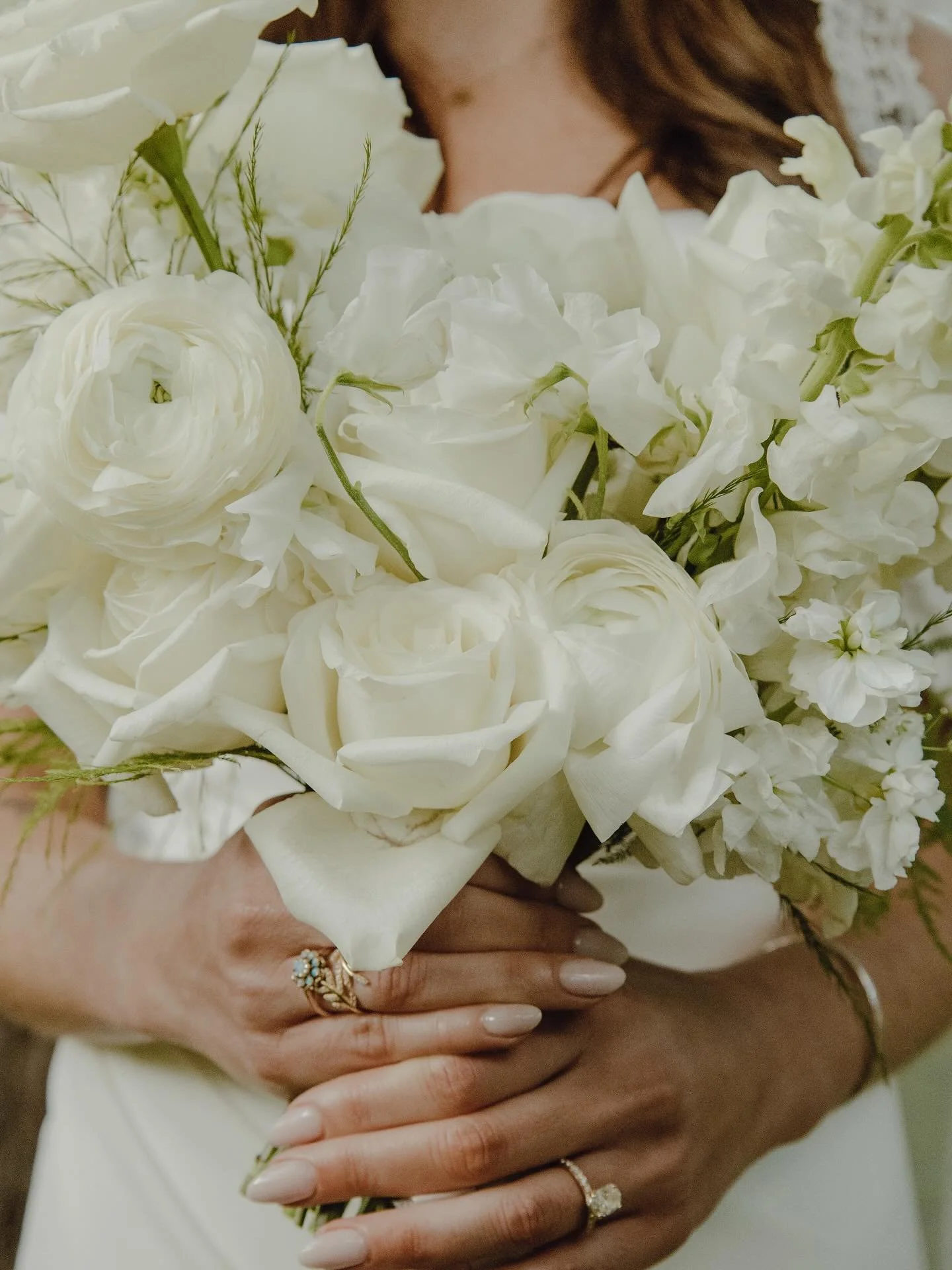 🥂🍰 Tuesday vibes: bubbles &amp; cake
.
.
.
#weddingcake #weddingflorist #coloradobride #denverflorist #herecomesthebride