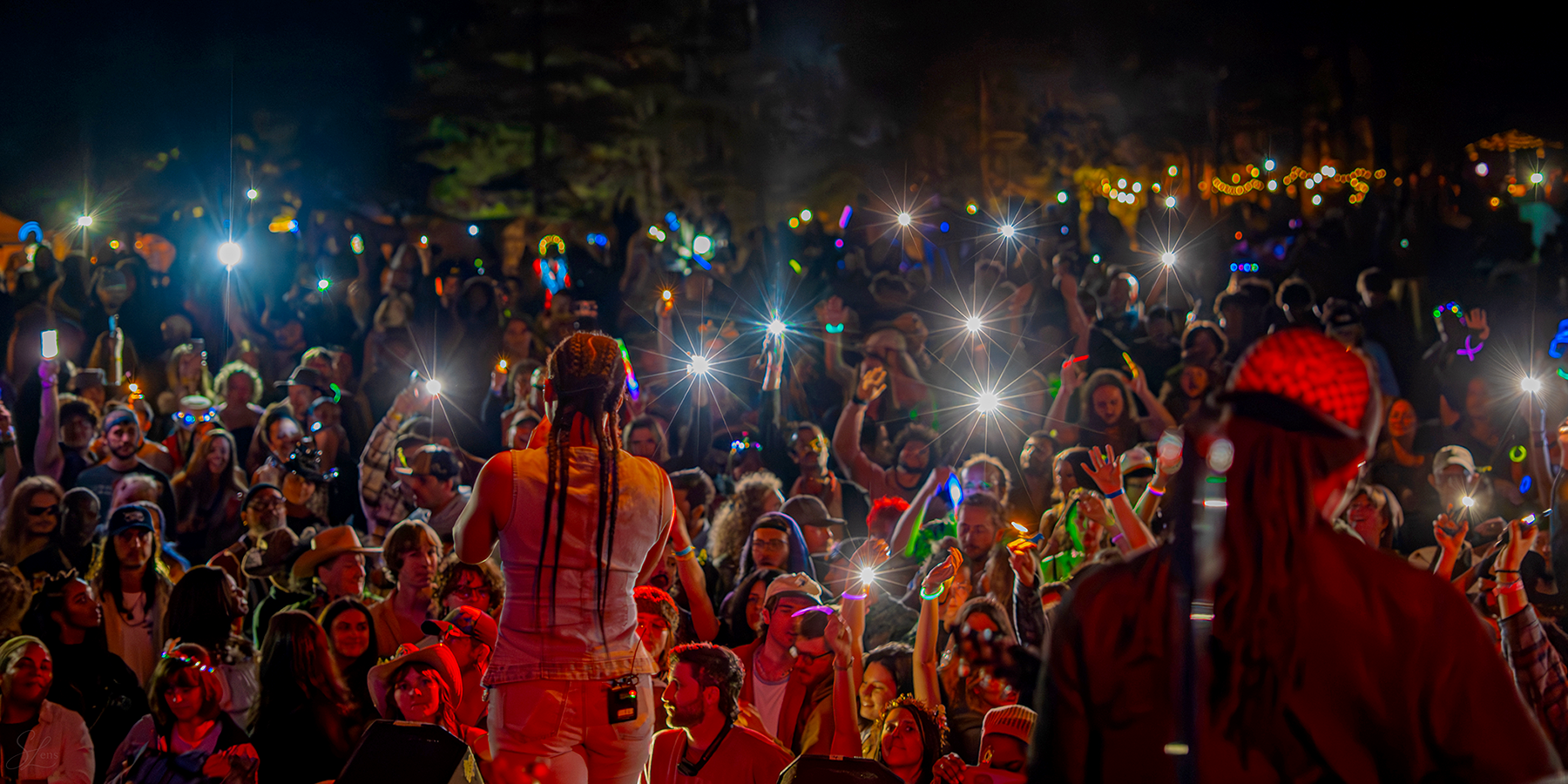 CROWD_night_S26_SenLens.png