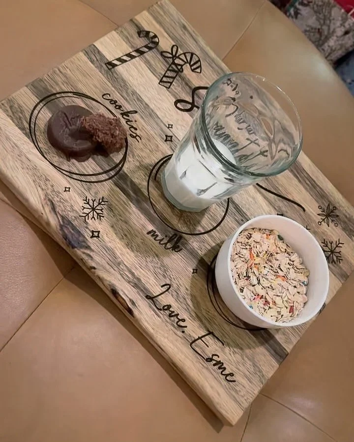 Christmas board for Santa and the reindeer #holidaydecor #santaiknowhim #christmastime #woodworking #homedecor #chicago #blacklimba