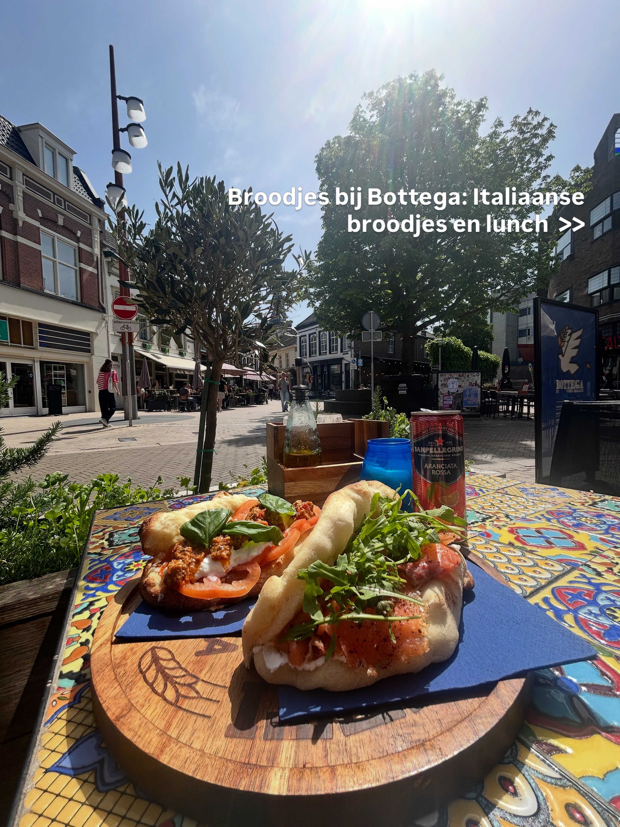 𝙴𝚗𝚐𝚕𝚒𝚜𝚑 𝚋𝚎𝚕𝚘𝚠 - Komend weekend buiten de deur lunchen? Bij @bottega.tilburg eet je Italiaanse broodjes &amp; andere lekkere dingen hartje centrum, allemaal vers en super betaalbaar!🇮🇹 

Swipe mee door onze Bottega ervaring en sla deze p