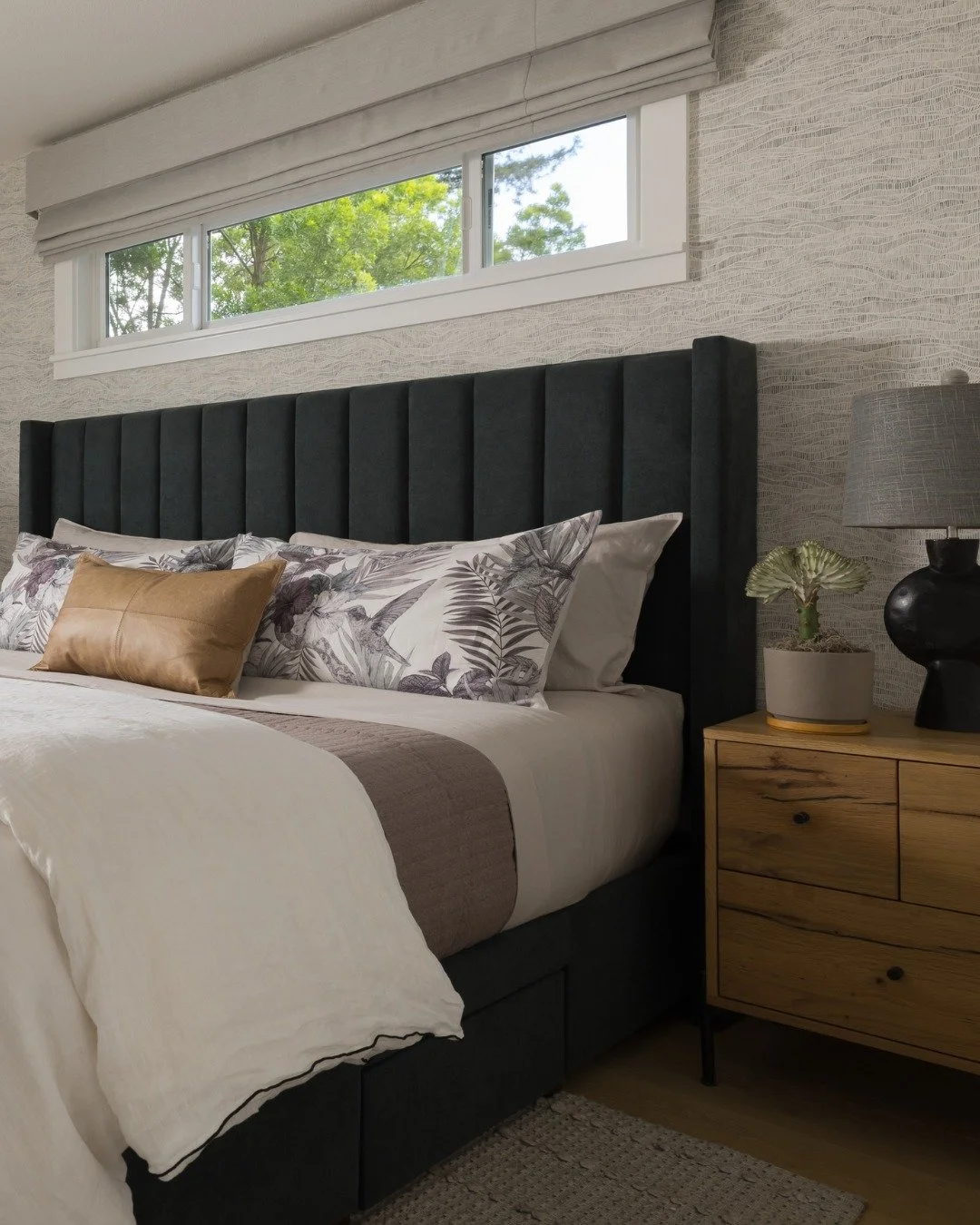 Soft textures, warm tones, and timeless comfort 

📸 @peterlyonsphoto

#BedroomDesign 
#InteriorDesigner 
#WallpaperWall
#ModernBedroom 
#HomeDecorIdeas 
#InteriorInspo 
#ElegantHomes 
#BedroomAesthetic 
#StyledSpaces 
#BedroomStyle 
#TropicalBedroom
