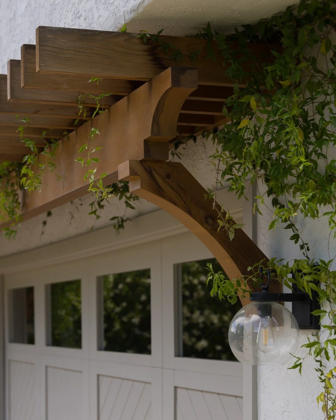 Where architecture meets nature &mdash; this custom trellis creates a seamless balance of light, texture, and greenery. Swipe to see the drawing. 

#Architecture 
#LandscapeDesign 
#Trellis 
#GreenDesign 
#TrellisDesign
#CustomBuild 
#Drawing
#Design