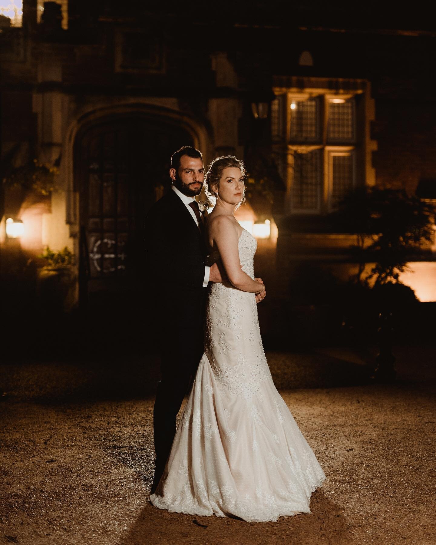 Autumn and Winter brings the night shots ⭐️🌕🌃
 @berwicklodgehotel / @berwicklodge providing the perfect backdrop for some after dark drama shots 🥰

Throwback to this amazing wedding with @steelandoakco on New Years Eve. Always love working with an
