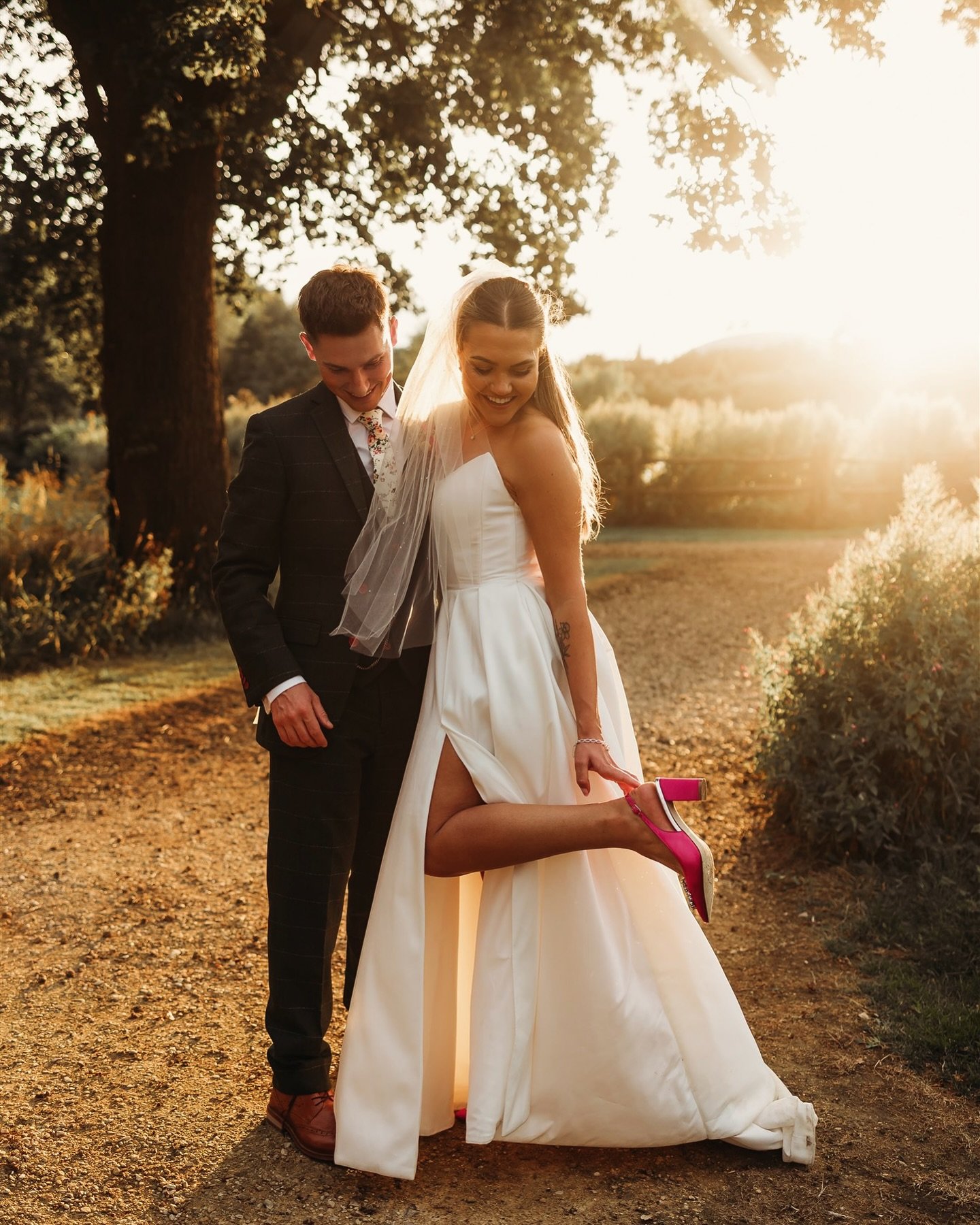 WHAT A DAY! ✨ 🎉 

Elaina and Mitch celebrated yesterday at one of my favourite venues @thewhitebarnuk in South Petherton. 
We had the most epic afternoon with a bright colour scheme of rich pinks, oranges and yellows! The bridesmaids and flowers mat