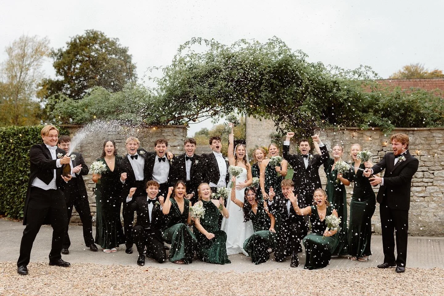20 person bridal party? No problem ✌️❤️
Immaculate vibes from Millie, Piers and their entourage at Priston Mill 🥰

Photography: @xantheweddings 
Venue: @pristonmill 
Videography: @hiveweddingfilms 
Hair: @zaramorganhairdressing 
Makeup: @hannahjenki