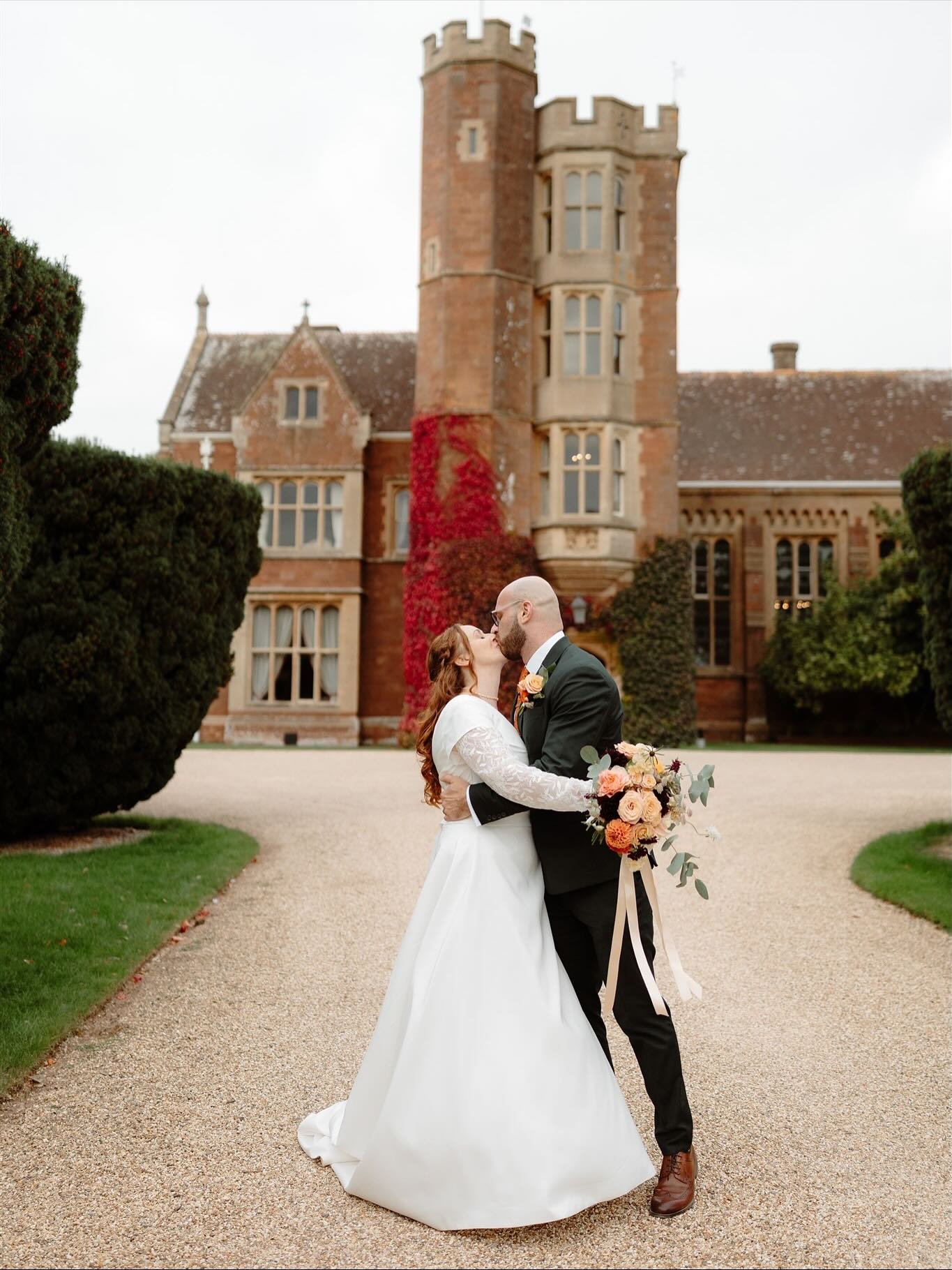 Danielle and Nadeem 🥹

It was a gorgeous autumn day at @staudriespark with those reds and oranges coming through and it is finally my favourite season. 
We had 2 beautiful ceremonies, firstly a Nikah, and a celebrant led ceremony by Aliya @theinclus