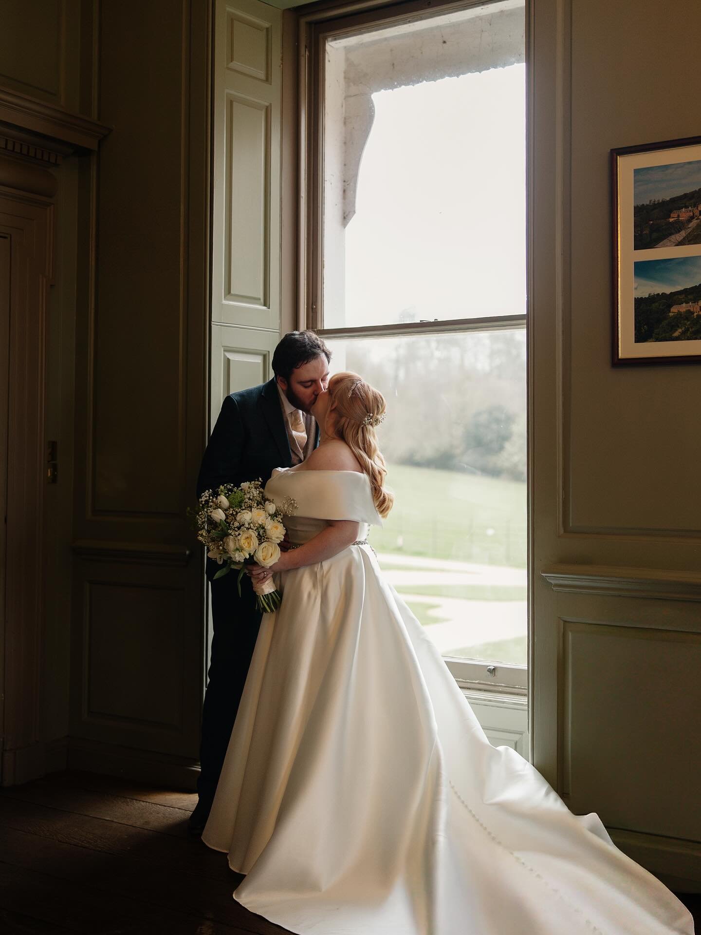 Bonnie and Ted ✨☺️

Thank you so, so, much for having me photograph your day at the beautiful @crowcombecourt earlier in March.
You both looked gorgeous and were giving all of the Jane Austin novel vibes 😍

Always such a pleasure to be there and wor