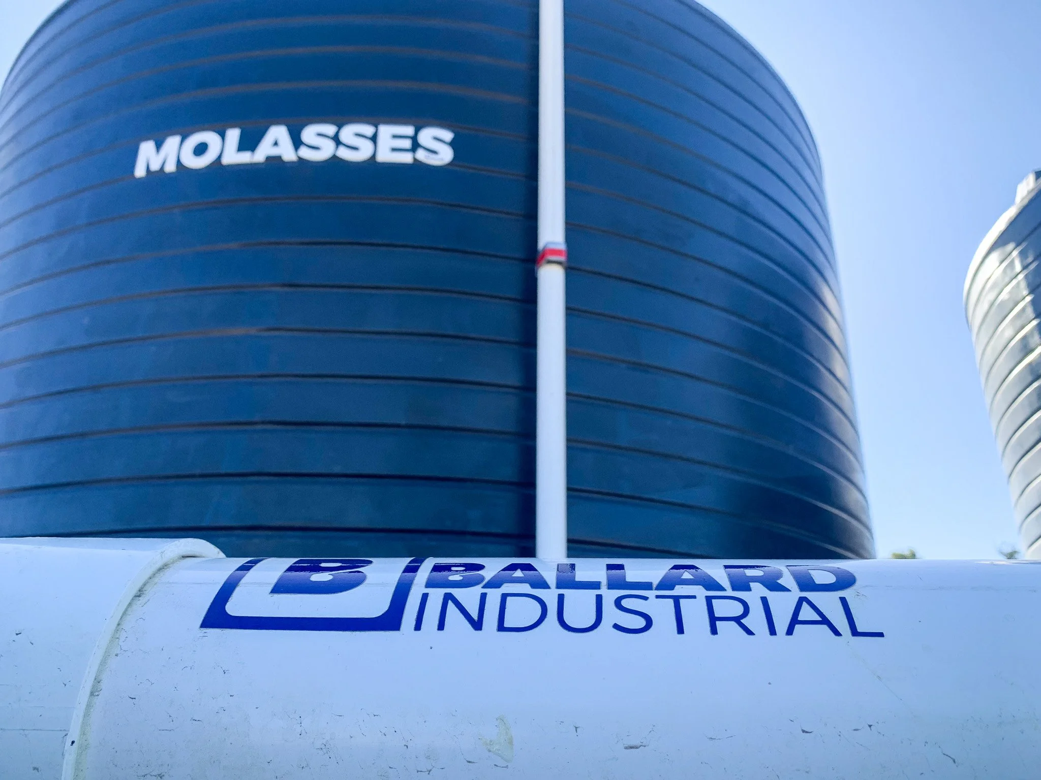 Molasses tank and manifold