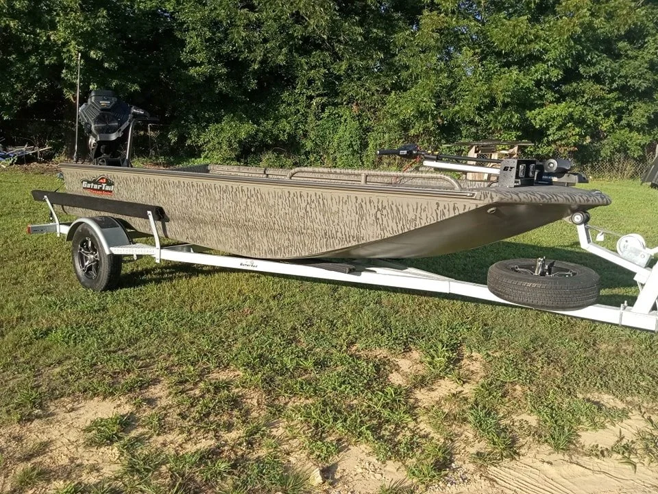 17 ft Gator Tail Duck Boat