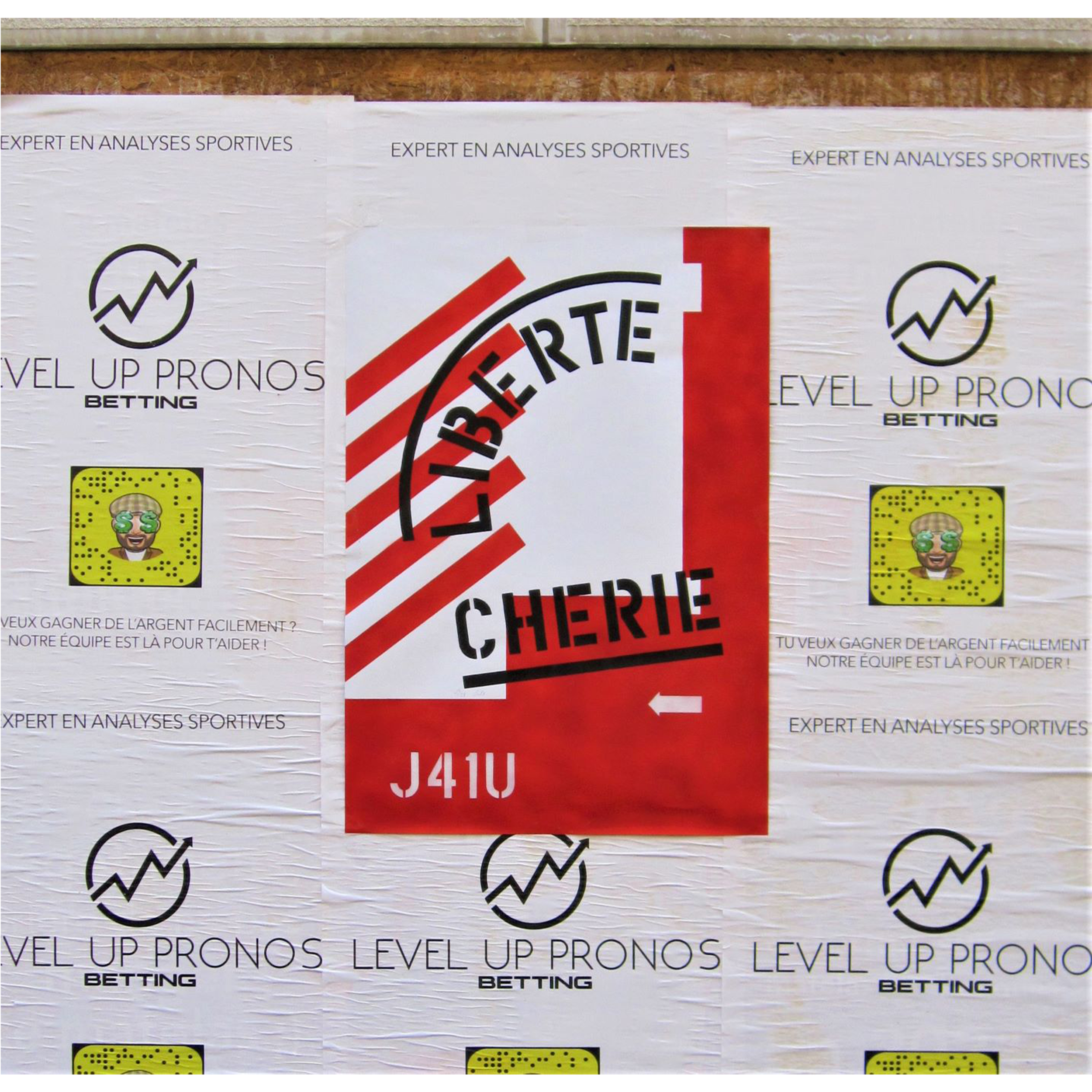 J41U fond rouge 2021 2sur38 100 x 70 cm affiche