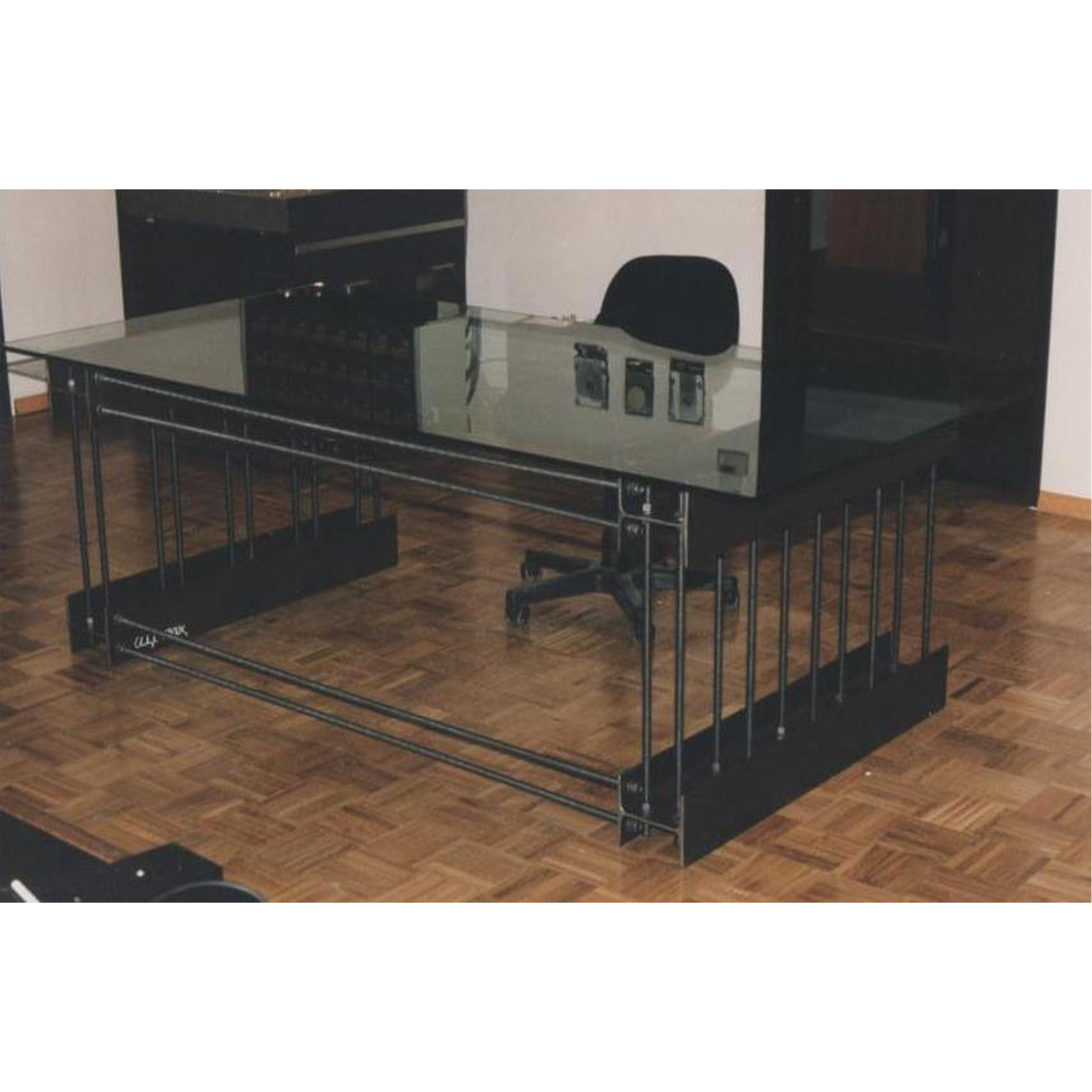 Sans titre Bureau 1999 acier et verre