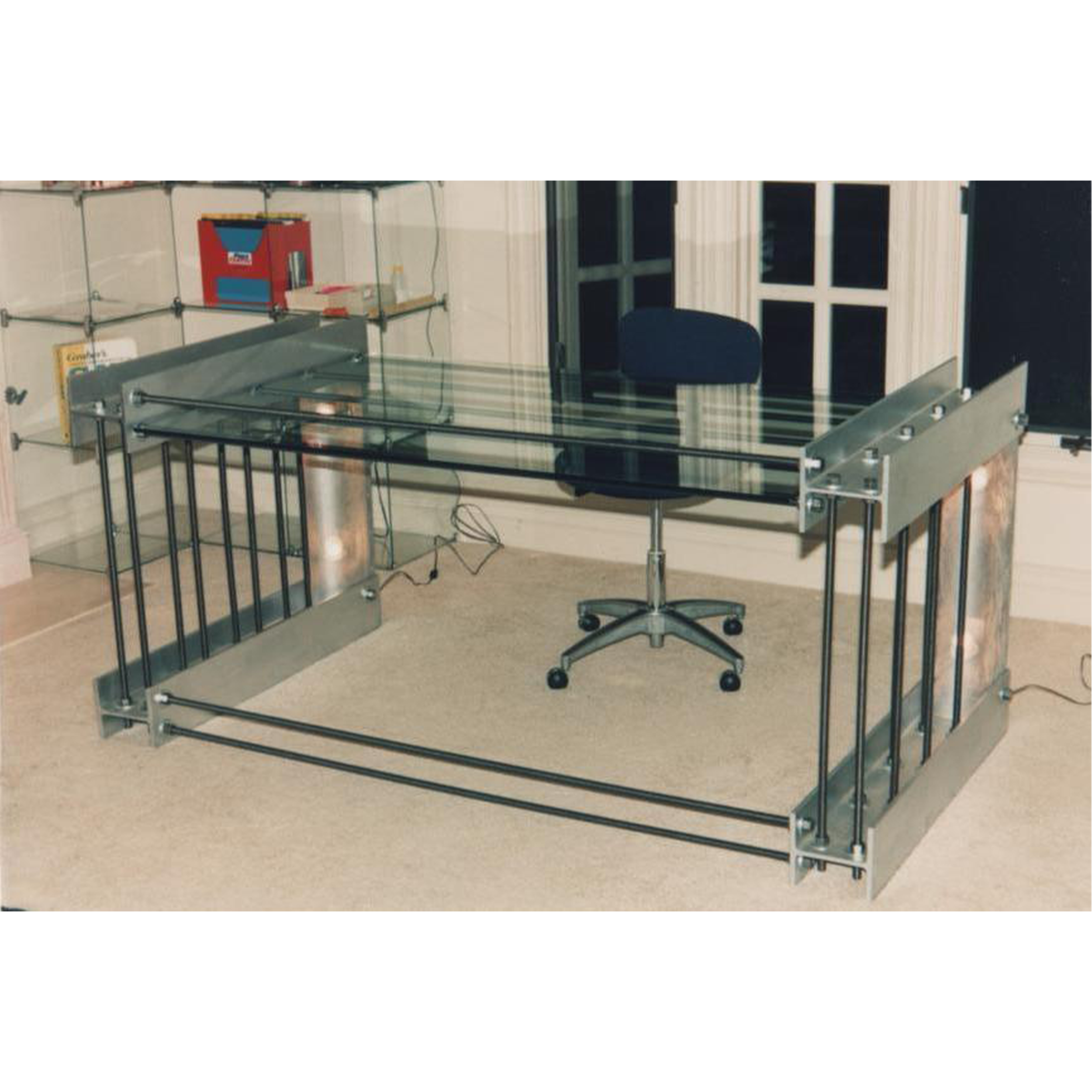 Sans titre Bureau 1996 acier, verre et ampoule