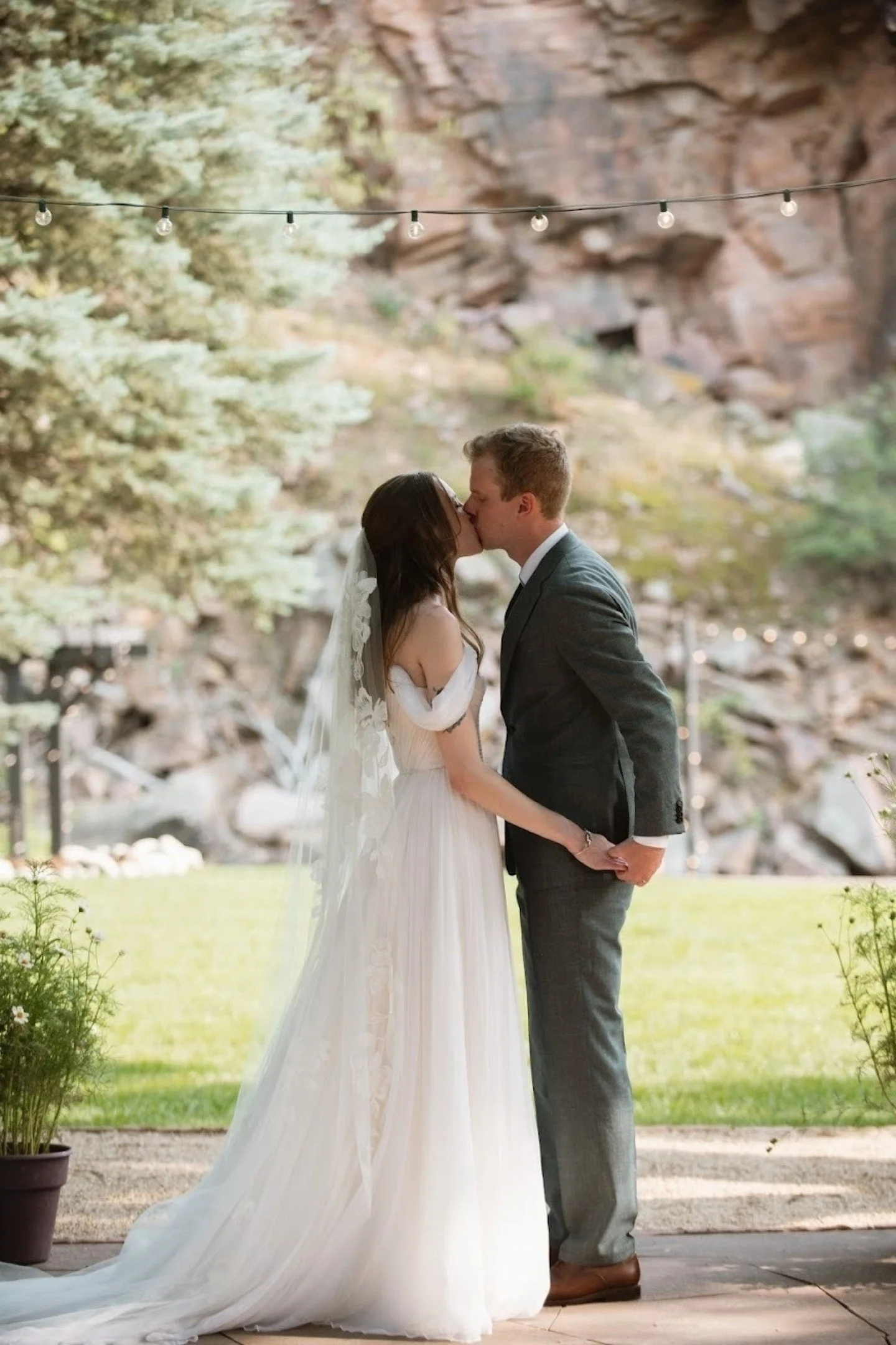 A moment that means everything, from every angle.

Venue @lyons_riverbend
Photographer @sashawithacamera
Florals Mother of the Groom 
DJ @mountainsounddj
Caterer @mountain_crust
Bar @cocktailcaravanco
Rentals @alleventscolorado