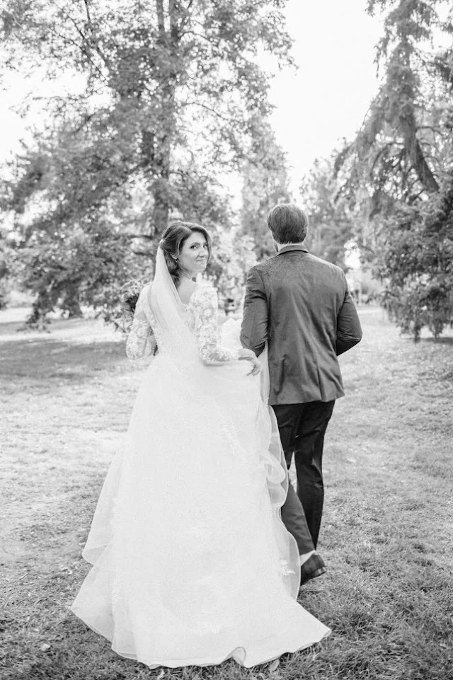 Happy Anniversary to the beautiful couple, Allison and Shane! 🎉💕 Reflecting on that special day fills my heart with warmth. The way you both poured your personalities into every detail made it a truly memorable occasion. From the intimate setting t