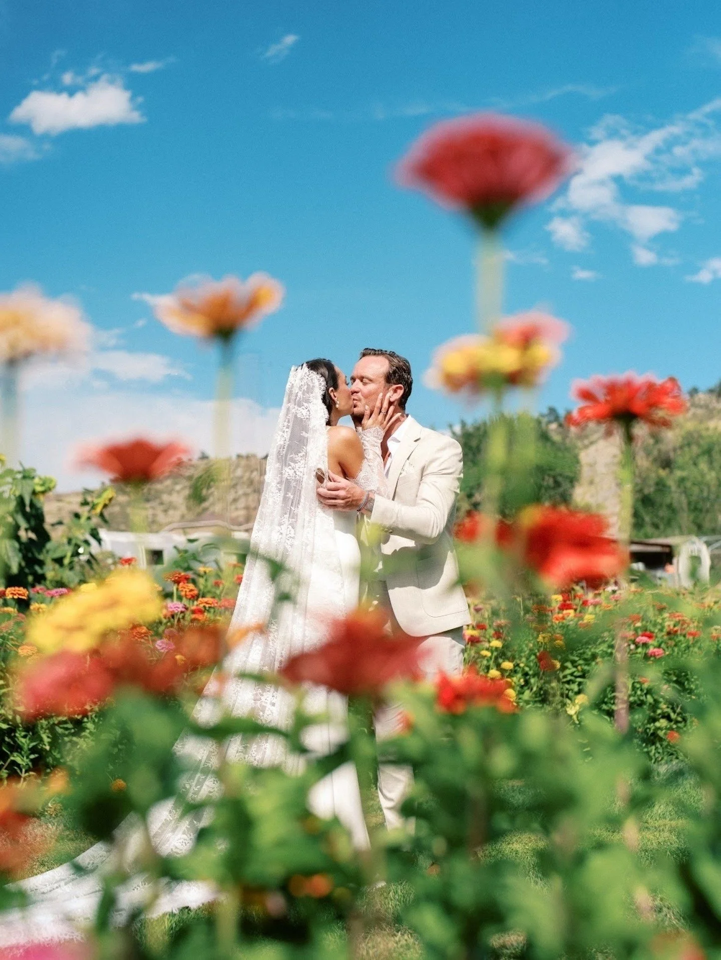 Mother&rsquo;s Day weekend means it&rsquo;s officially time to plant your garden in Colorado 🌿 And every year, I find myself revisiting Lyons Farmette weddings for the dreamiest floral inspiration.

Mother's Day weekend is soon, which means it's tim