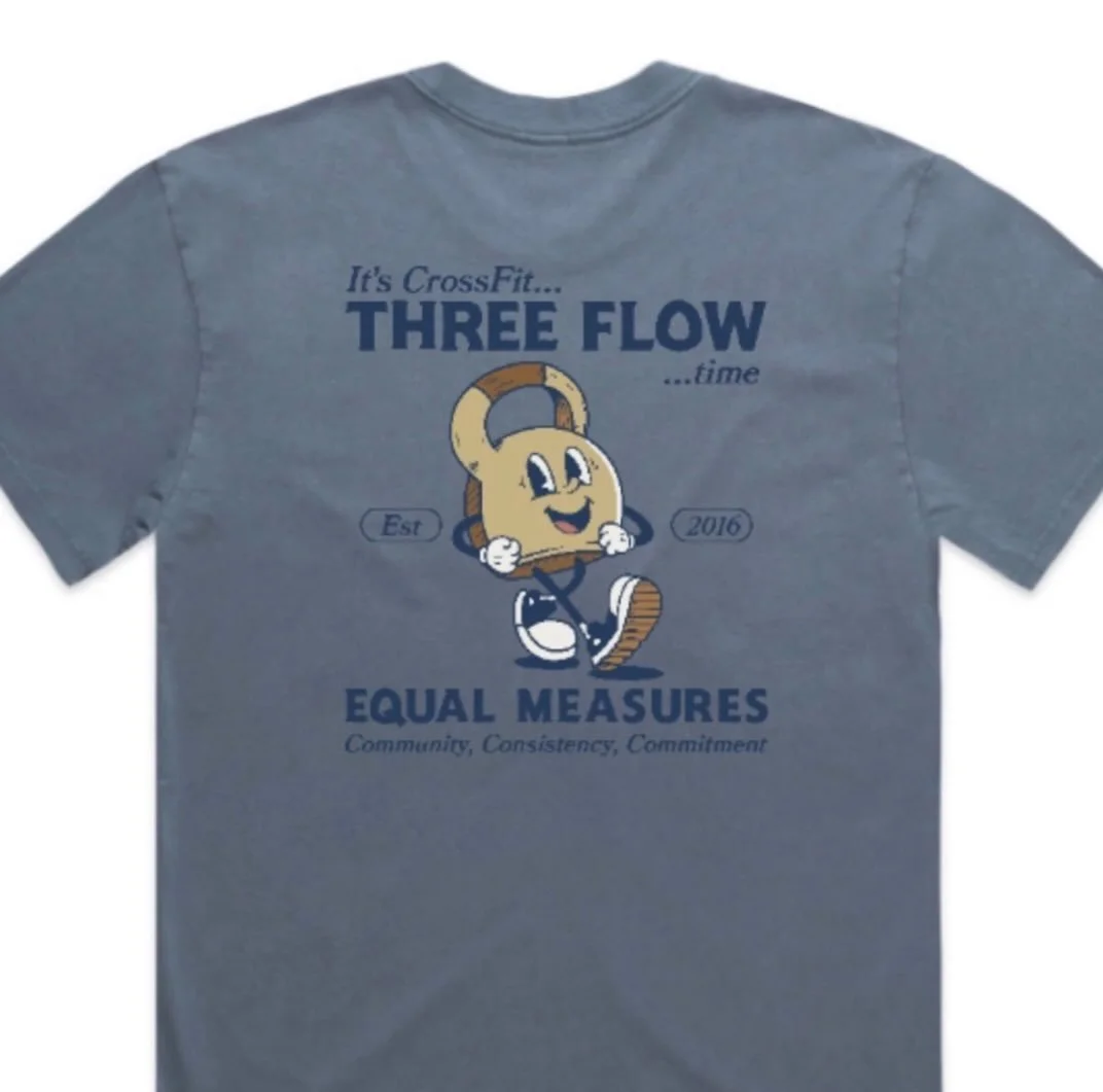 This little kettlebell guy was inspired by a 50&rsquo;s old school &lsquo;recipe&rsquo; for CrossFit at Three Flow. Printed on the  AS Colour Heavy Faded Tee, crafted from 100% carded cotton for durability and comfort. It features a boxy oversized fi