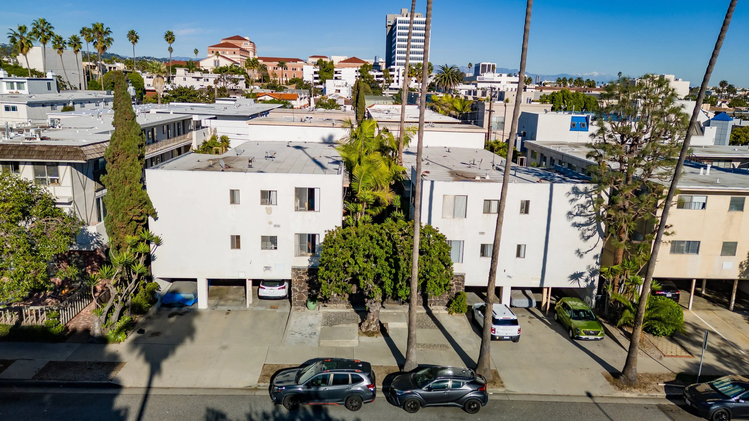 1243-1247 12th St
Santa Monica
20 Units
$5,250,000