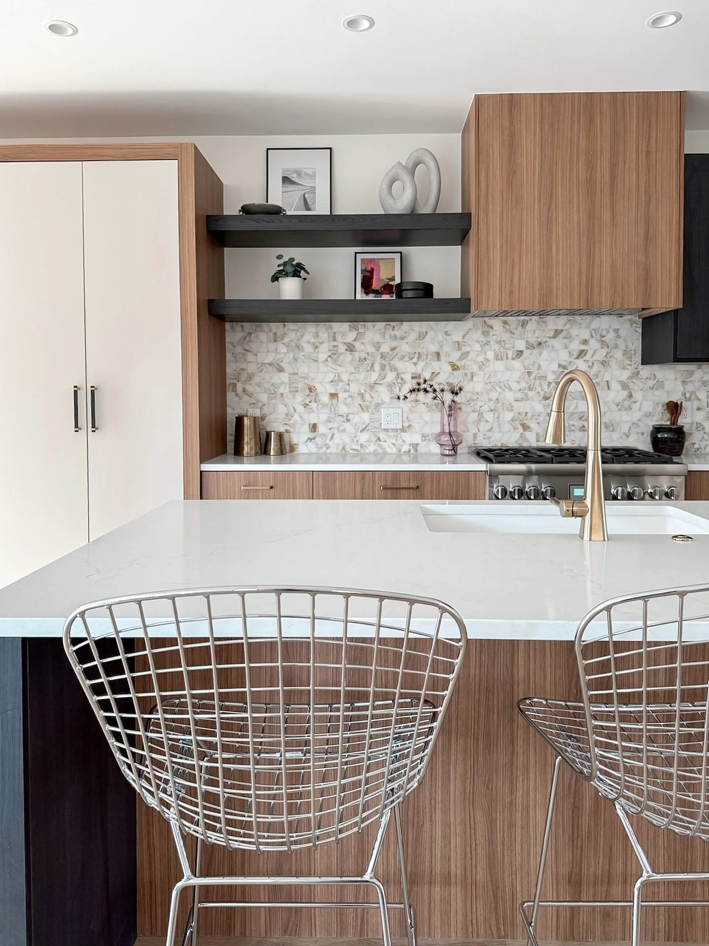 Just a touch of chrome. And to get ahead of the questions&hellip;YES&hellip;it&rsquo;s more than ok to mix metals! 😎

Having everything the same finish can actually end up falling really flat. Don&rsquo;t be afraid to mix it up and have a little fun