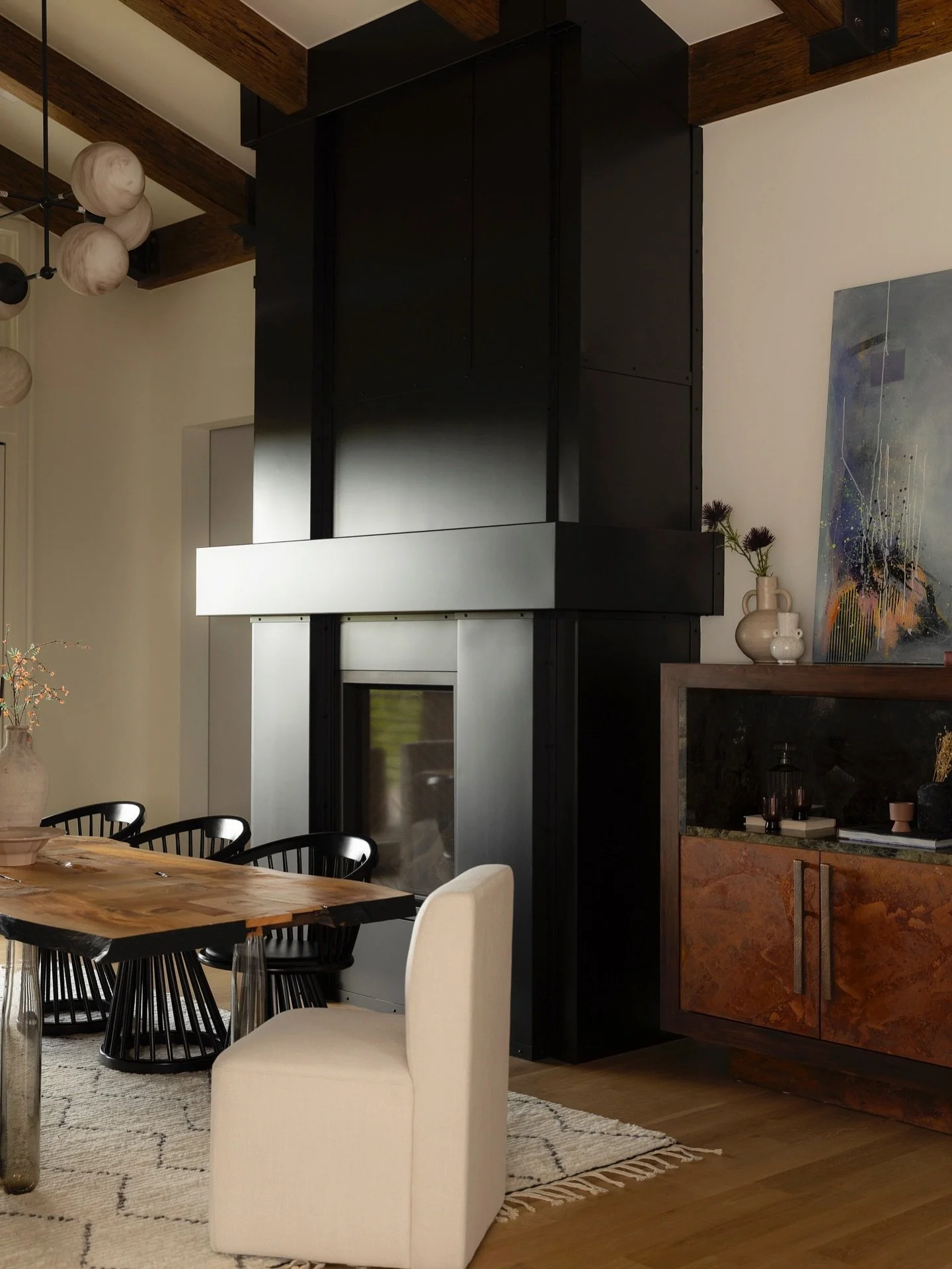 Some spaces are just next level and this was one of them. And to top it off, this @molliejacksonart art piece really brought it home.

Listing: @thezachzeldnerteam 
Photo: @raescott.co 

#boulderrealestate #denverrealestate #fortcollinsrealestate #co