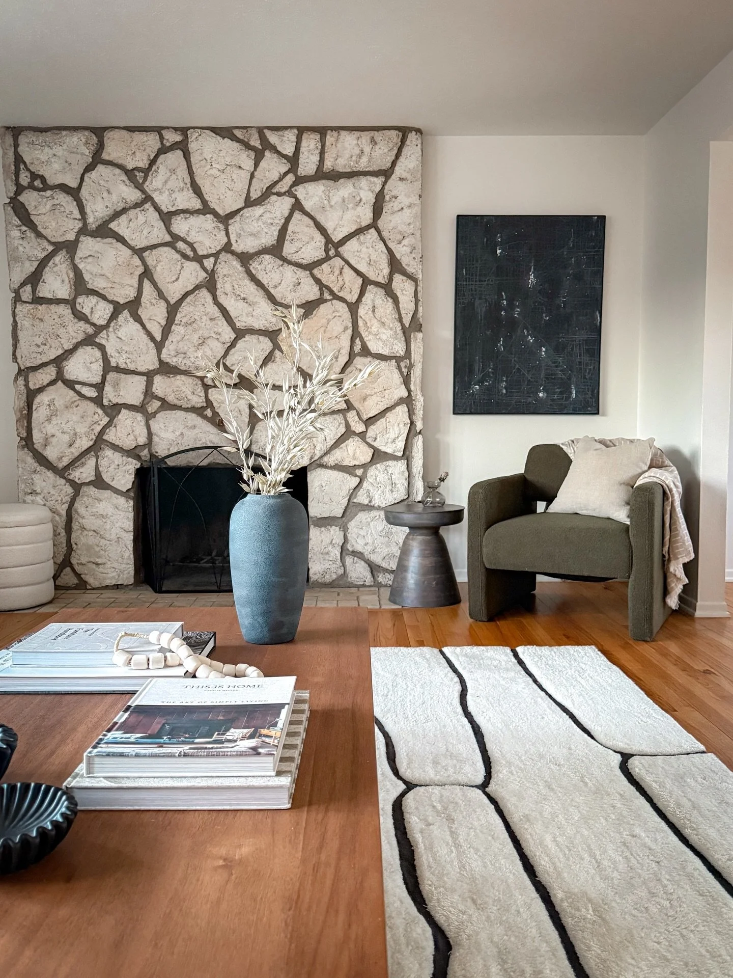 Under contract in less than a week! We can barely keep up with posting because listings are going so fast. The market seems to be heating up and we&rsquo;re here to help 💪

Listing: @sundberg_group @jenburke_design_realestate 

#undercontract #bould