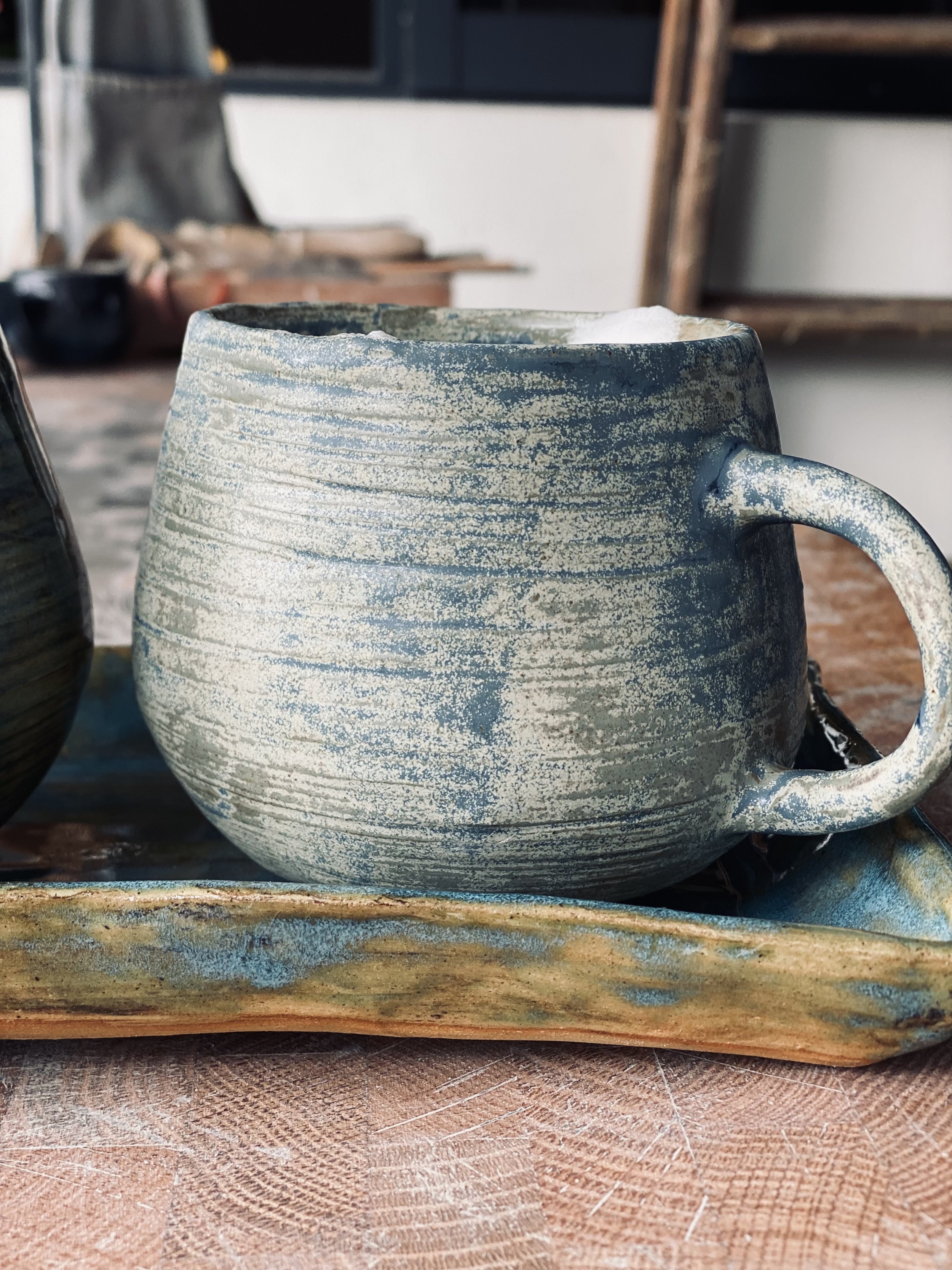 Cappuccino Cup Hare blue .jpg