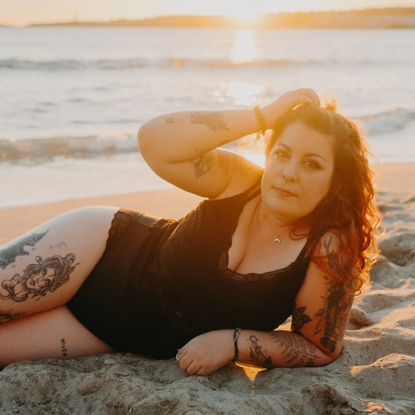 Pour une fois, je suis pass&eacute;e de l&rsquo;autre c&ocirc;t&eacute; de l&rsquo;appareil&hellip; et j&rsquo;avais presque oubli&eacute; &agrave; quel point c&rsquo;est difficile de poser et de se sentir vraiment bien avec son image.
Merci @alisea.