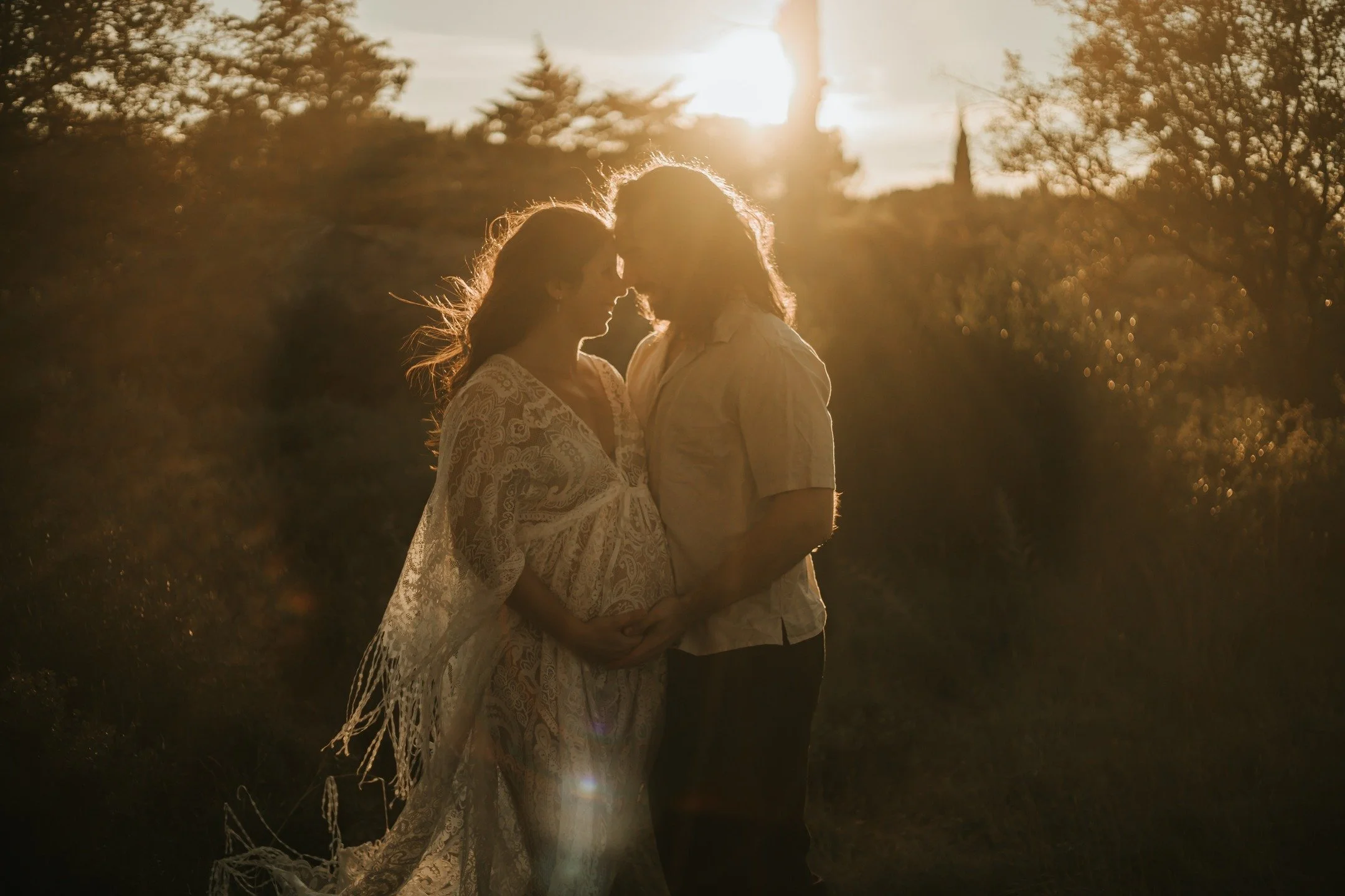 Ils ont brav&eacute; le vent glacial pour cette tr&egrave;s belle s&eacute;ance photo de grossesse&hellip; La lumi&egrave;re d&rsquo;automne &eacute;tait simplement magique ✨
Si vous aussi r&ecirc;vez d&rsquo;immortaliser ces moments pr&eacute;cieux,