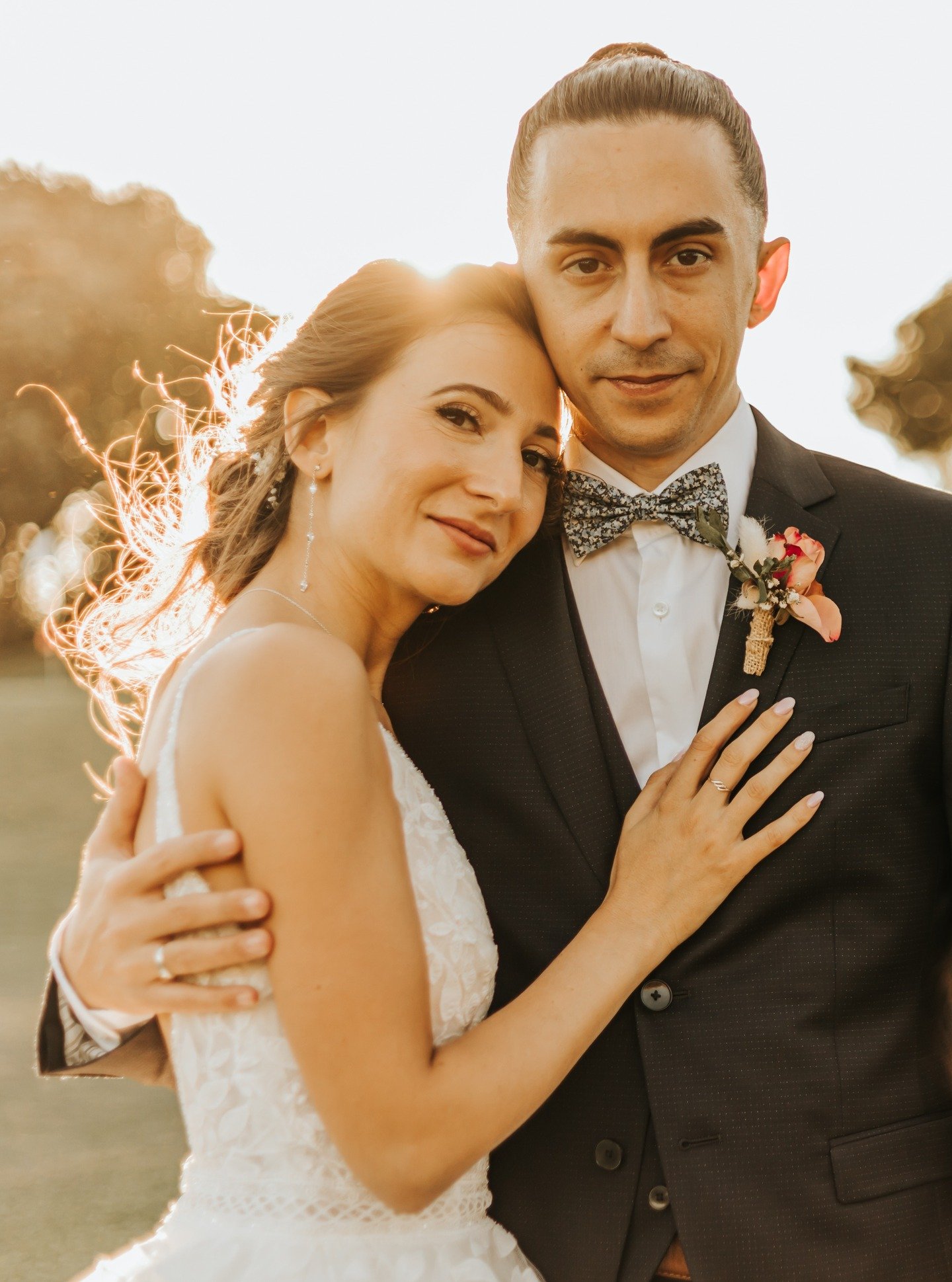 Mariage intime ou grande f&ecirc;te ? ✨
Personnellement, j&rsquo;aime profond&eacute;ment tous les mariages.
Chaque couple, chaque journ&eacute;e est unique&hellip; et je ne m&rsquo;en lasse jamais.

Les &eacute;motions brutes, les petits instants vo