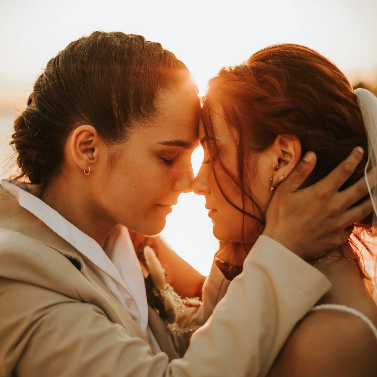 Tout ce que j'aime dans un mariage ! 
De l'amouuuuuuuuuur, des &eacute;motions et une ambiance festive ✨
.
@starevenements
@musicandbandwedding
@proanimevent
@julienpolo_
@celinemdecoration
@bloom_beautyartist
@makeup_elizabeth12
@soniabmarseille
@ro