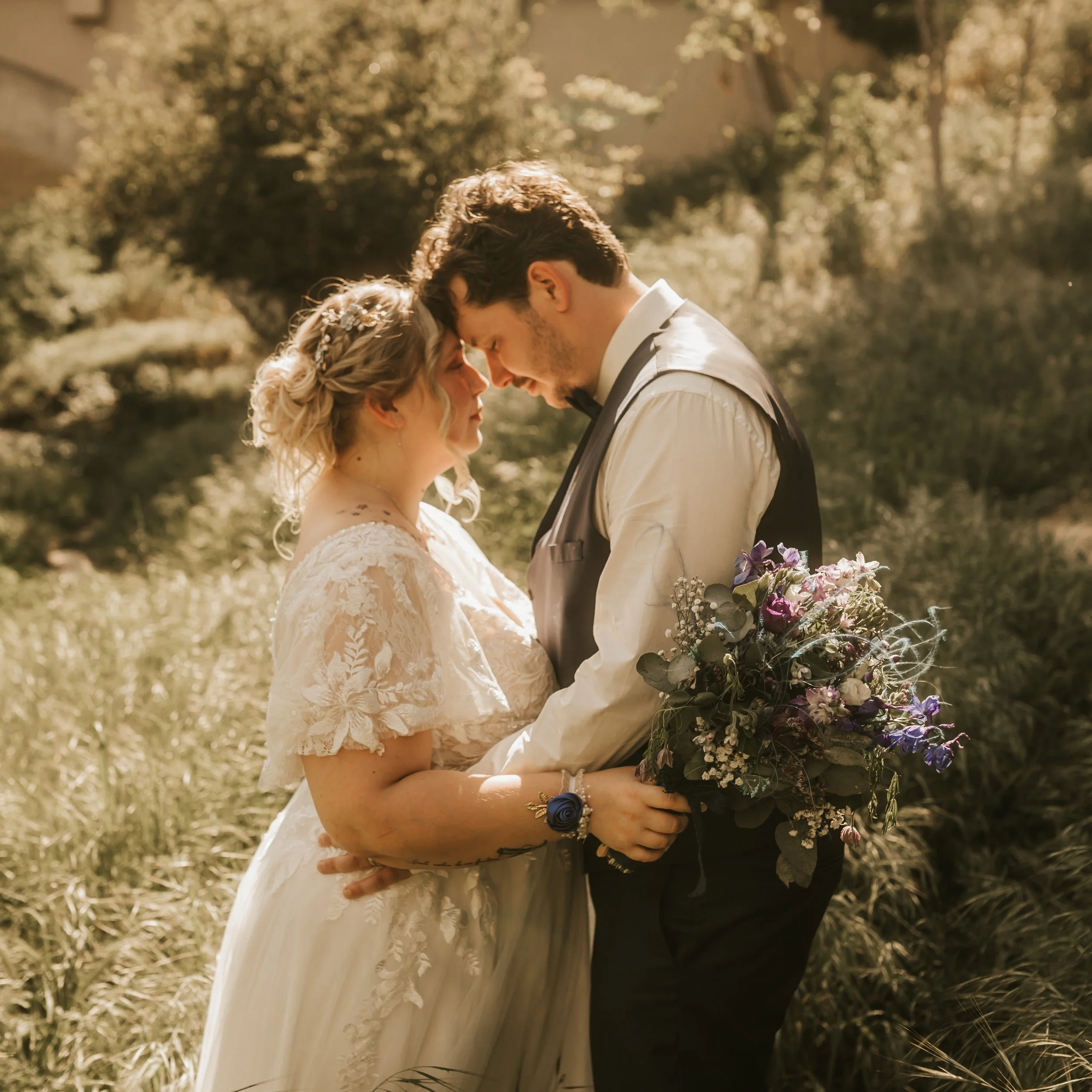Un mariage de printemps rempli de douceur, de lumi&egrave;re et d&rsquo;amour 🤍🌿
Si vous vous mariez en 2027, mon agenda est ouvert&hellip; Contactez-moi ✨