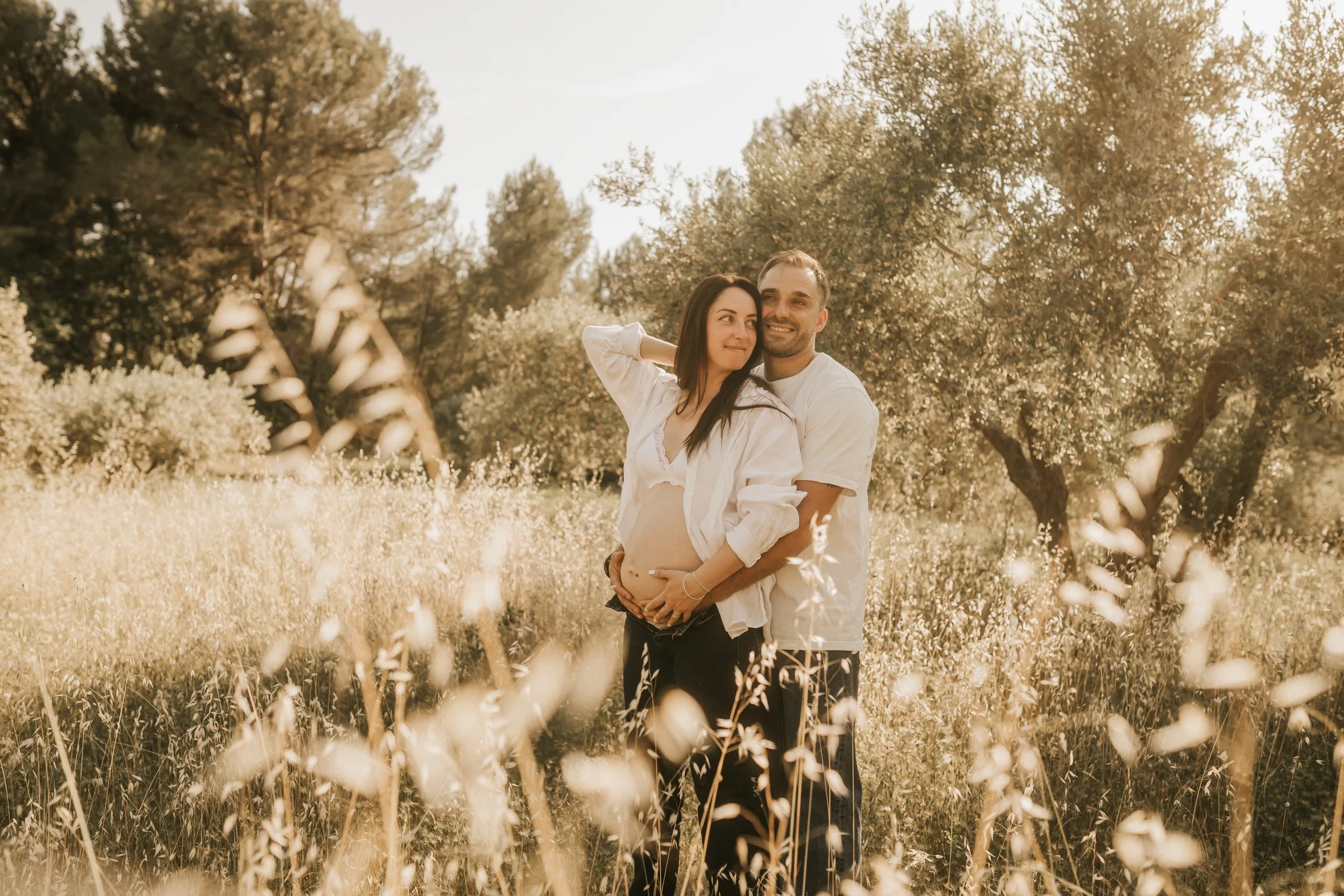 L&rsquo;&eacute;t&eacute; s&rsquo;installe doucement&hellip; ✨
C&rsquo;est le moment parfait pour cr&eacute;er de jolis souvenirs en lumi&egrave;re dor&eacute;e ☀️

Je vous ouvre les r&eacute;servations pour les s&eacute;ances :
&bull; couple
&bull; 