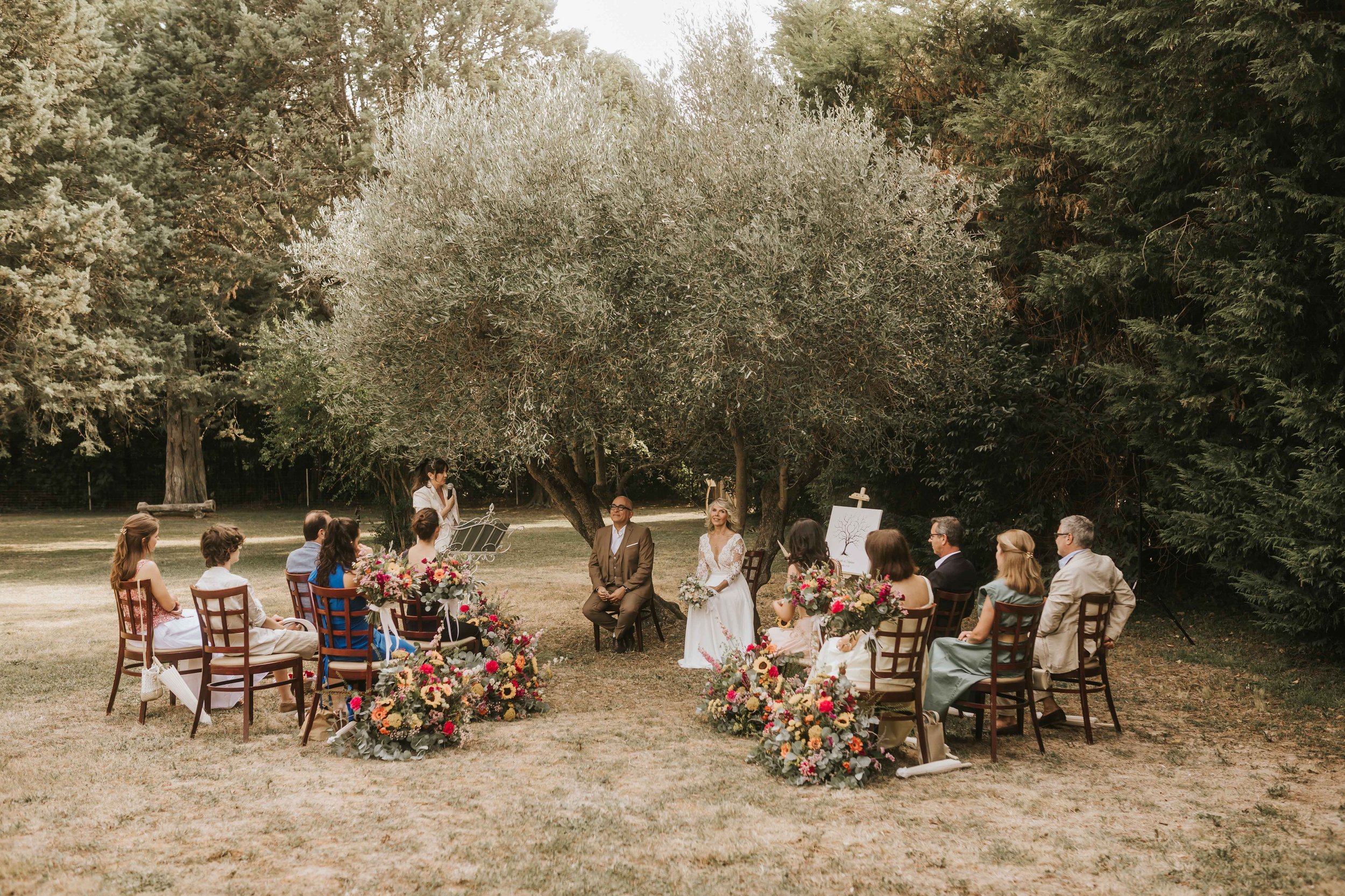 Une tr&egrave;s jolie c&eacute;r&eacute;monie intimiste pour c&eacute;l&eacute;brer le mariage de C&amp;S apr&egrave;s 25 ans ensemble ❤️ Un moment rempli d&rsquo;&eacute;motions sinc&egrave;res, de regards complices, de sourires tendres et de beauco