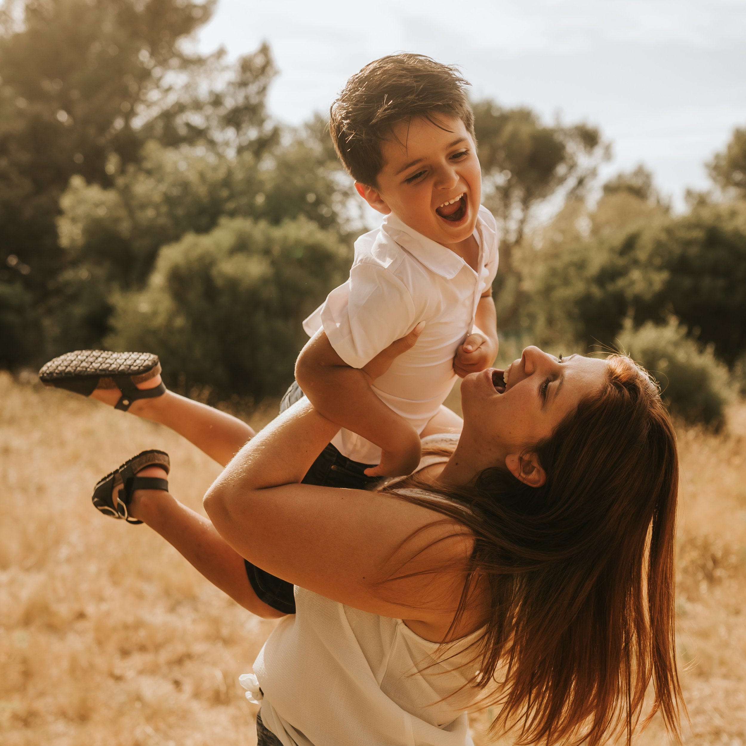 Profitez de vos vacances pour cr&eacute;er de pr&eacute;cieux souvenirs en famille. ✨

Une s&eacute;ance photo, c'est bien plus que de jolies images : ce sont des &eacute;clats de rire, des c&acirc;lins, des regards complices&hellip; des instants que