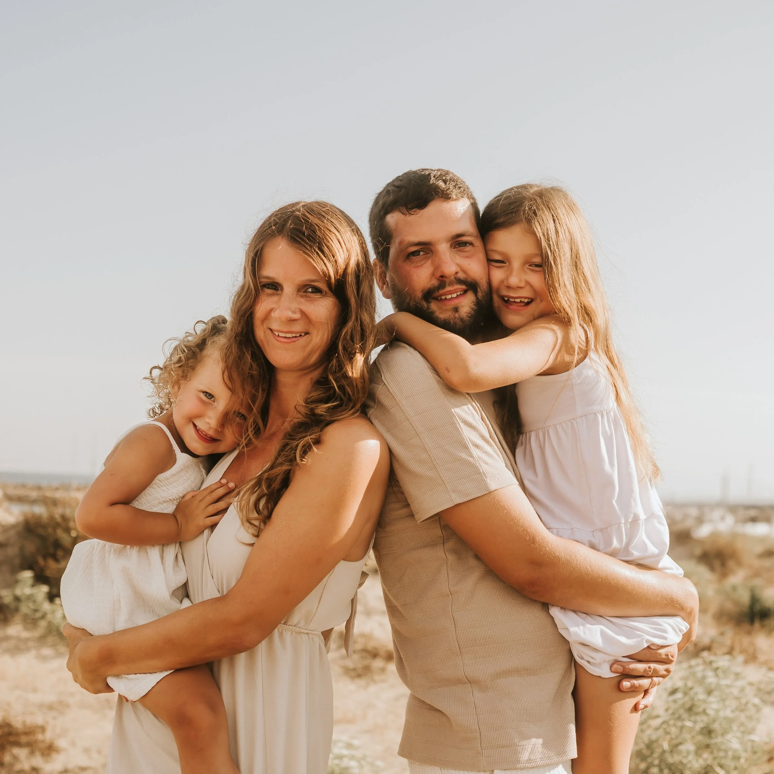 Immortalisez vos vacances en famille ☀️

Les pieds dans le sable, les cheveux sal&eacute;s,
les &eacute;clats de rire des enfants, les bras qui enlacent,
les petites mains que l&rsquo;on tient encore&hellip;

Les vacances passent toujours trop vite.
