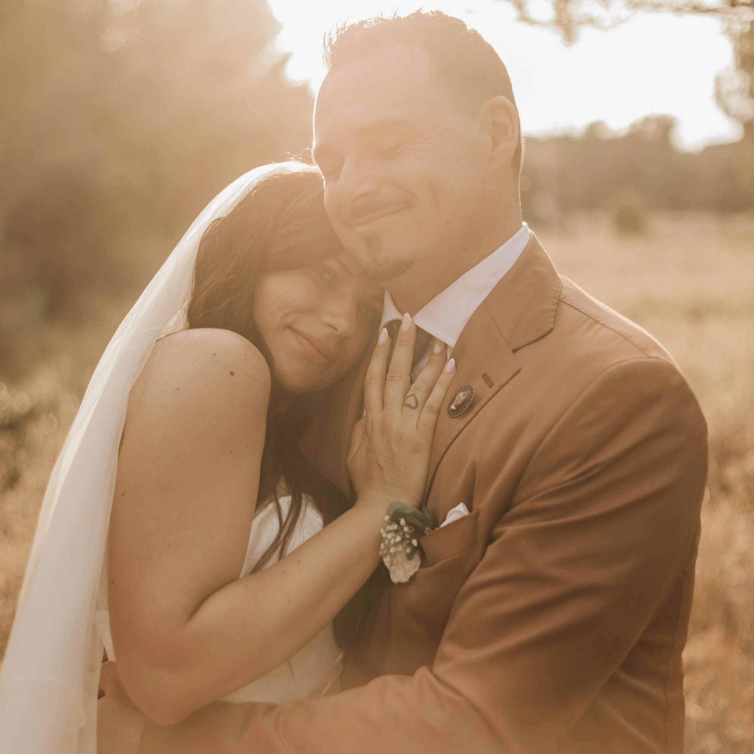 Mariage sans canicule&hellip; et franchement, quel bonheur ! ☀️🤍

Une lumi&egrave;re douce, une journ&eacute;e juste comme il faut, des &eacute;clats de rire, beaucoup d&rsquo;amour et ce petit brin de folie qui leur ressemble tant.

Avec L&amp;A, c