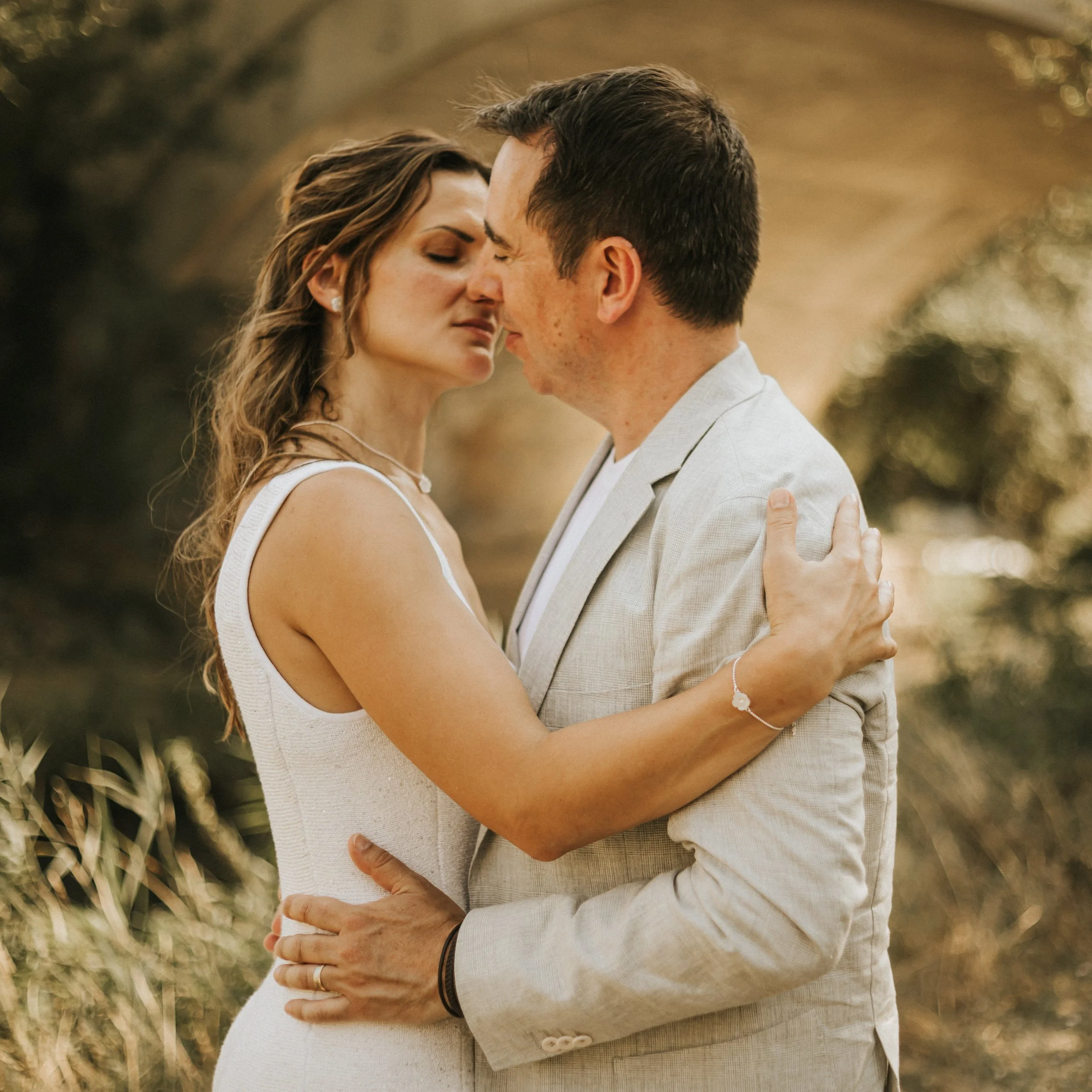 La s&eacute;ance couple de S&amp;S pour leur mariage civil ❤️
Quelques instants vol&eacute;s, beaucoup d&rsquo;amour et une jolie parenth&egrave;se &agrave; deux ✨

www.luxeaphotographie.com