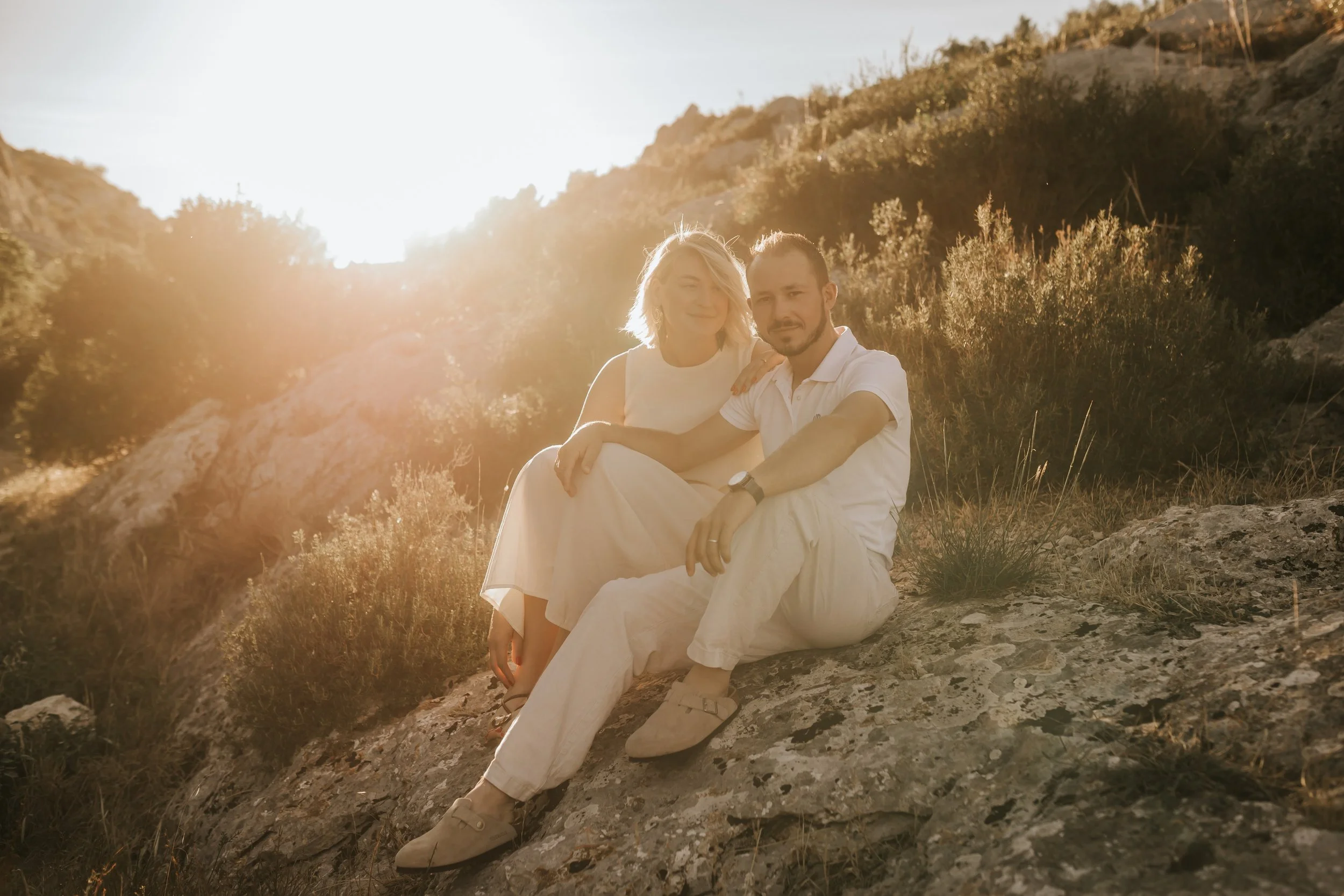 A&amp;V avaient envie de profiter de leurs vacances en Camargue pour s&rsquo;offrir une parenth&egrave;se rien qu&rsquo;&agrave; deux, loin du quotidien. 🤍

Je leur ai propos&eacute; de se retrouver aux Tours de Castillon, &agrave; Paradou, au c&oel
