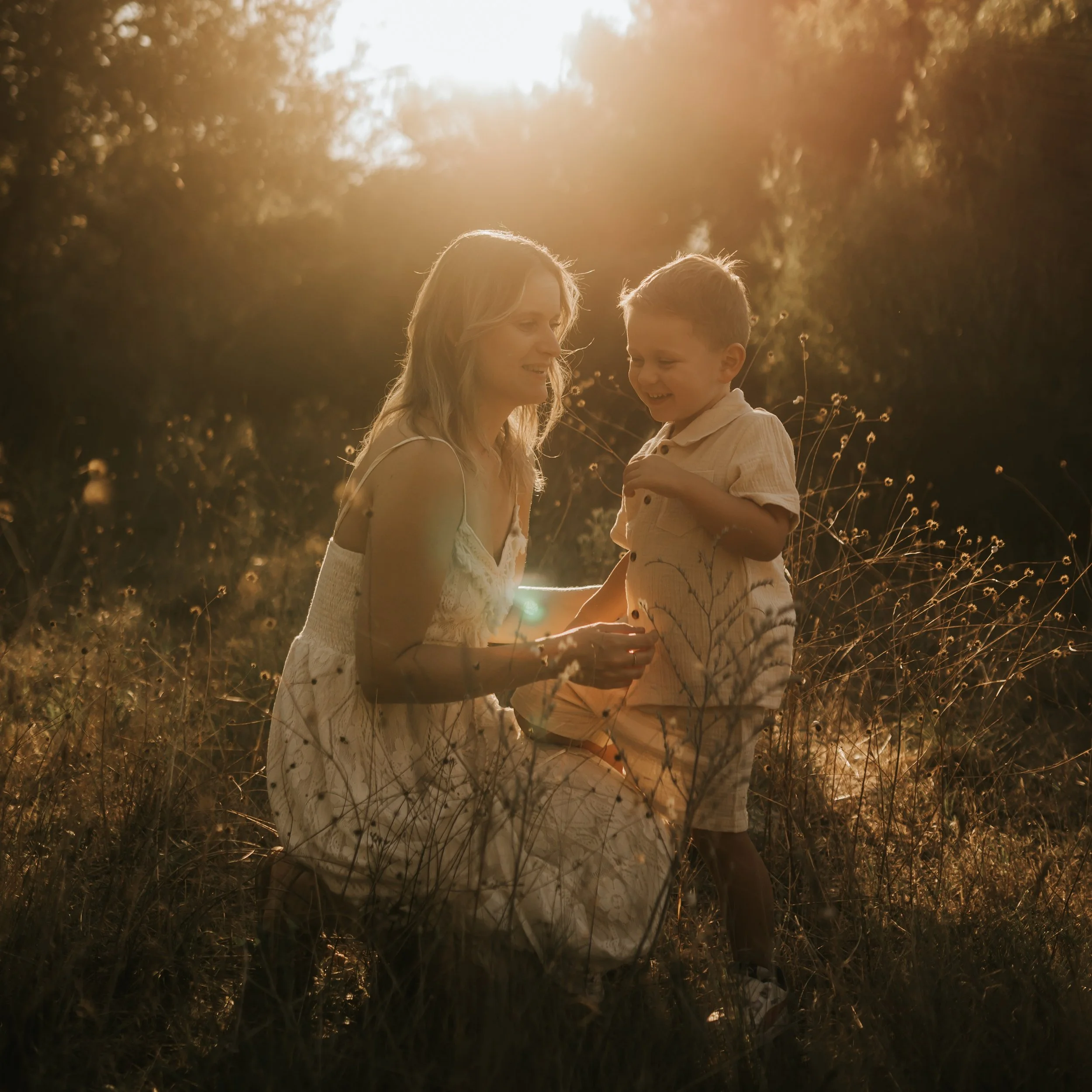 Quand on est photographe et maman, on est souvent celle qui reste derri&egrave;re l&rsquo;objectif.
La bonne planque pour &eacute;viter d&rsquo;&ecirc;tre sur les photos&hellip; 

Mais au fond, c&rsquo;est tellement important de prendre sa place deva