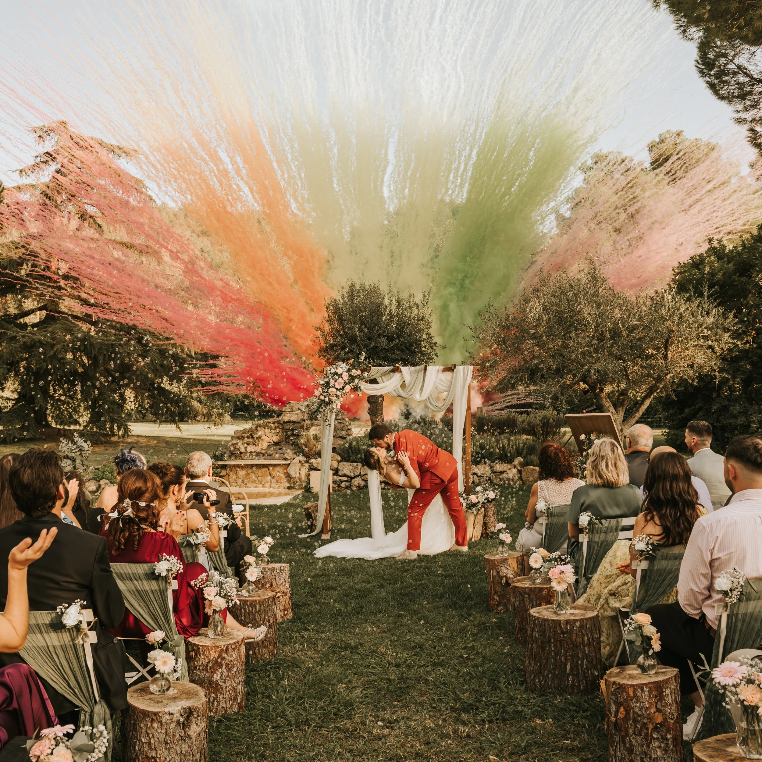 La saison des mariages n'est pas finie ! Retour sur le joli jour de C&amp;D ❤️
www.luxeaphotographie.com

@closdeseyssauts 
@jp_events_pro 
@madamejb_marseille
@casanoviamx